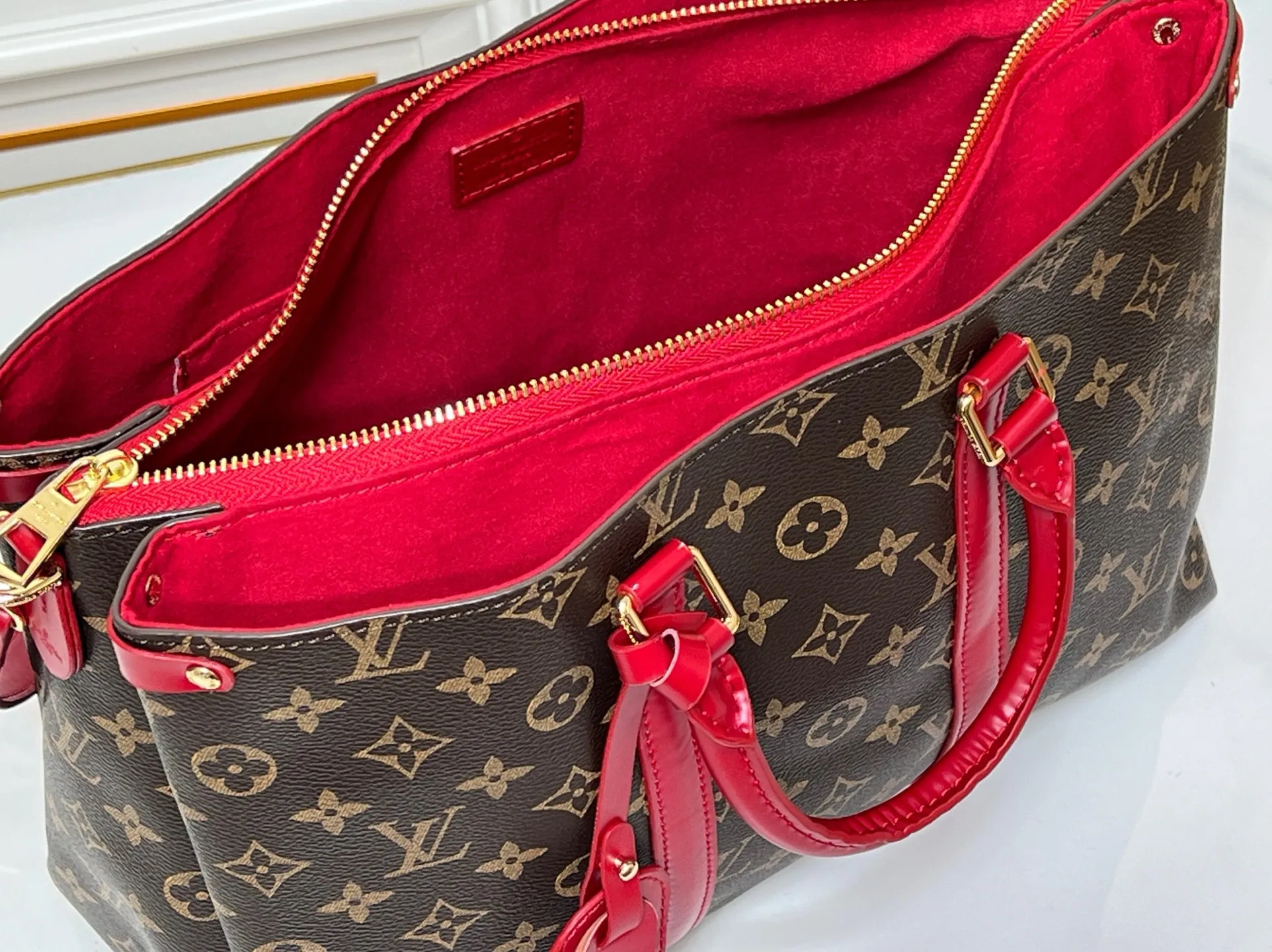 Batch 300💰Large size Upgraded original model Newly arrived OPEN HANDBAG handbag M44816 M44815 M44818 Black Pink Red Presbyopia Open Handbag Made of selected Monogram canvas, embellished with classic details, including side branches and two-sided textured leather trim, gold rivets and nails classic leather luggage tags, top handles and detachable and adjustable length shoulder straps. Large 35x24x15, small 29.0×19.0×10.0cm