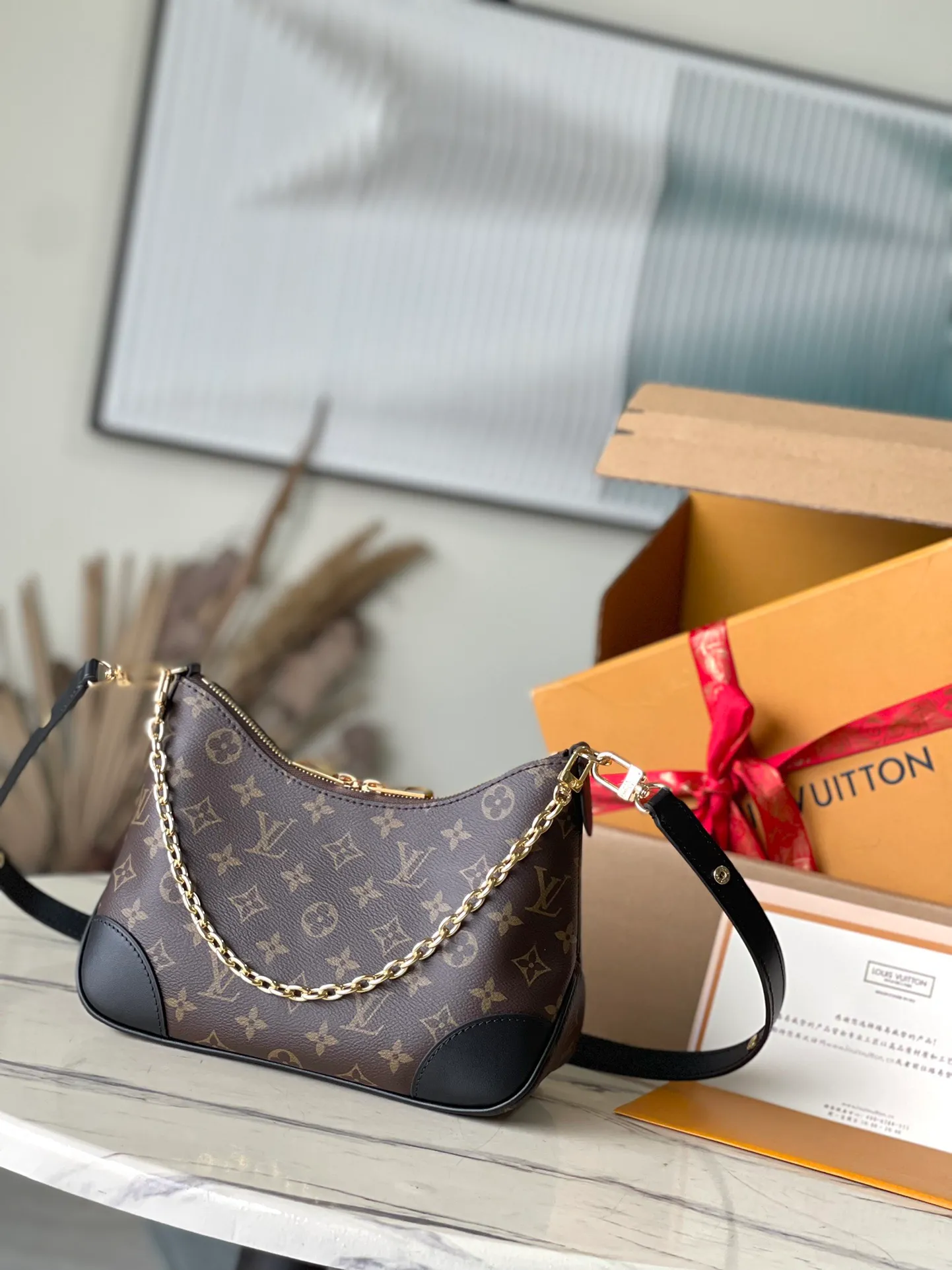 💰760 (steel chain) top original single M45831, black leather, hand-held, cross-body, armpit, back and other uses in one [good] showing a casual, versatile and gentle style, no pressure for daily outings, practical style with eyes closed😝 Size: 29×9.5×16cm