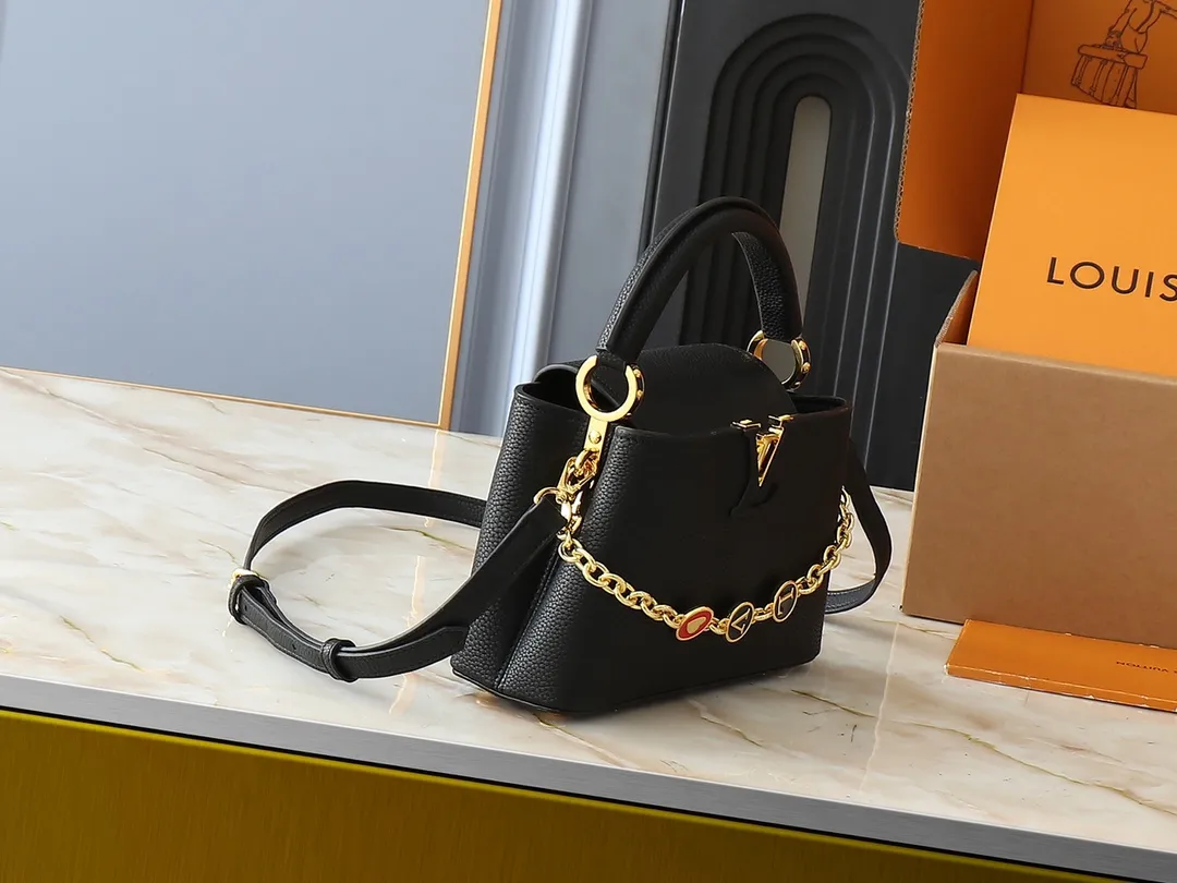 💰380💰Guangzhou goods Upgraded original M00014 M00013 M00015 [New size] This Capucines new size handbag shows soft beauty: Taurillon leather bag body with light-colored flap and top handle, enamel Monogram flower chain can also achieve a shoulder-carrying experience. Wear the slim leather strap to explore more styling possibilities. Dimensions 23.5x 14 x 8 cm (length x height x width)
