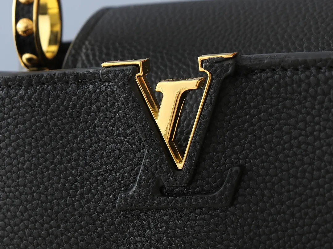💰380💰Guangzhou goods Upgraded original M00014 M00013 M00015 [New size] This Capucines new size handbag shows soft beauty: Taurillon leather bag body with light-colored flap and top handle, enamel Monogram flower chain can also achieve a shoulder-carrying experience. Wear the slim leather strap to explore more styling possibilities. Dimensions 23.5x 14 x 8 cm (length x height x width)