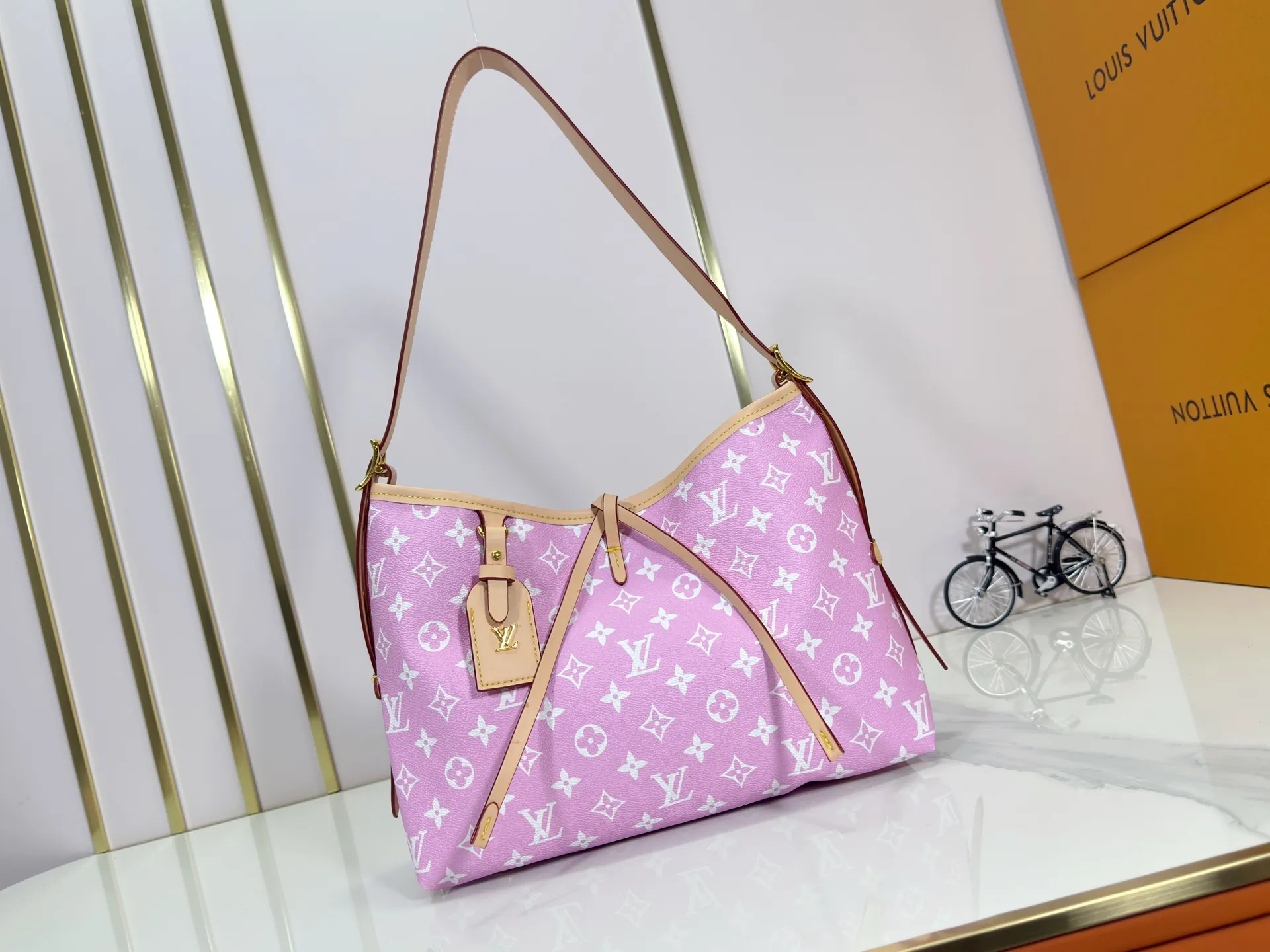 P280 upgraded original M24861 M25143 M46203 M46197 Colorful, legendary CarryAll medium handbag, with Monogram canvas and leather trimming to create a body-fitting design. There's a zipped pocket inside the ample space, and a detachable zipped clutch adds a functional element, with a buckle-adjustable handle. Small size: 29 x 24 x 12 cm,