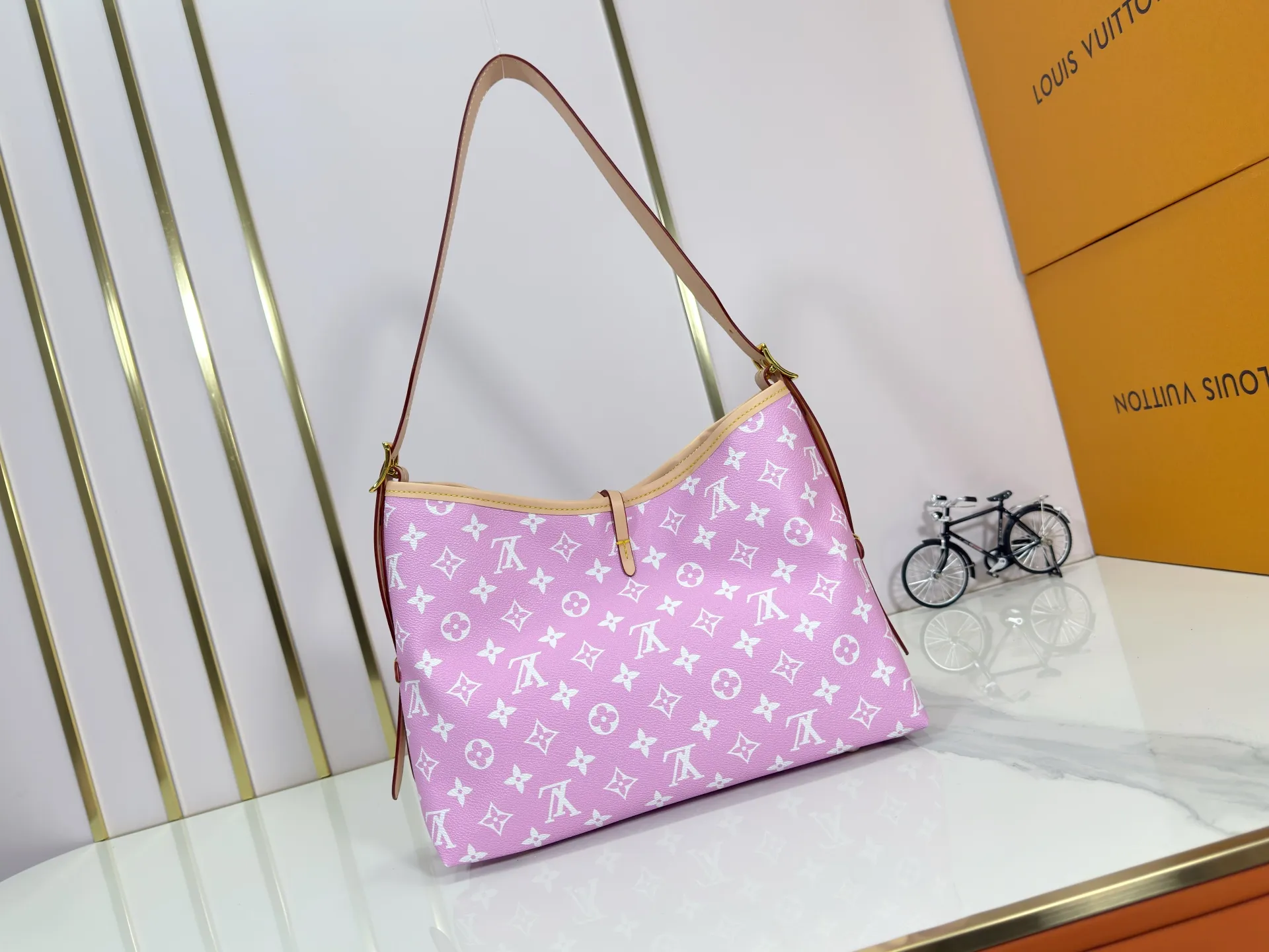 P280 upgraded original M24861 M25143 M46203 M46197 Colorful, legendary CarryAll medium handbag, with Monogram canvas and leather trimming to create a body-fitting design. There's a zipped pocket inside the ample space, and a detachable zipped clutch adds a functional element, with a buckle-adjustable handle. Small size: 29 x 24 x 12 cm,