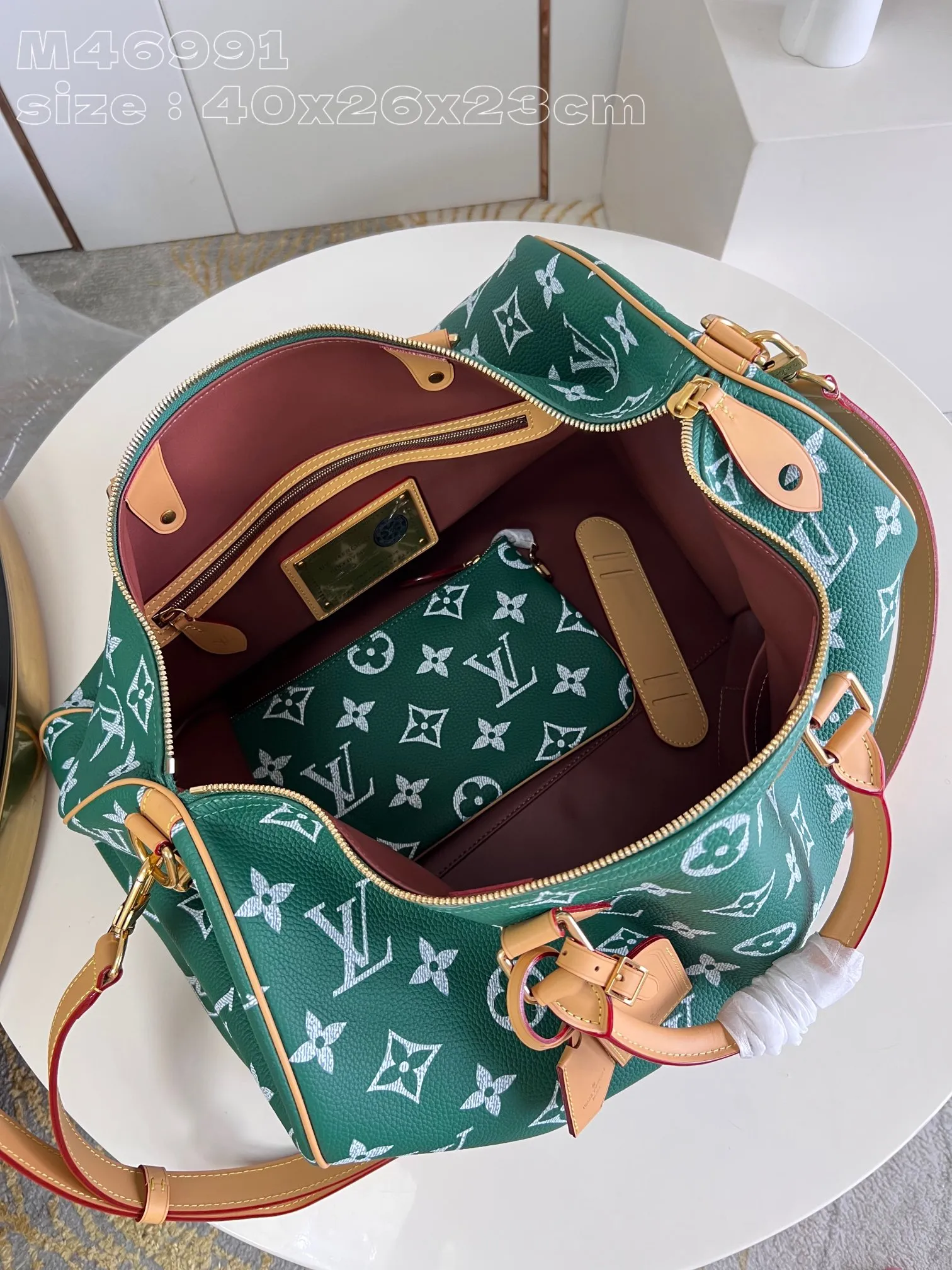 💰2740 Top-quality original individual real shot M46991 Green】This Speedy P18 Bandoulière 50 Monogram Leather handbag is made of soft grained cow leather wrapped with sheep leather lining. The silk-screened Monogram pattern presents the blurred look of canvas printing, expressing the new season's ingenuity of creative director Pharrell Williams. 50x 32 x 29 cm (length x height x width) [Warm reminder: This model is too large and does not fit in the packaging]