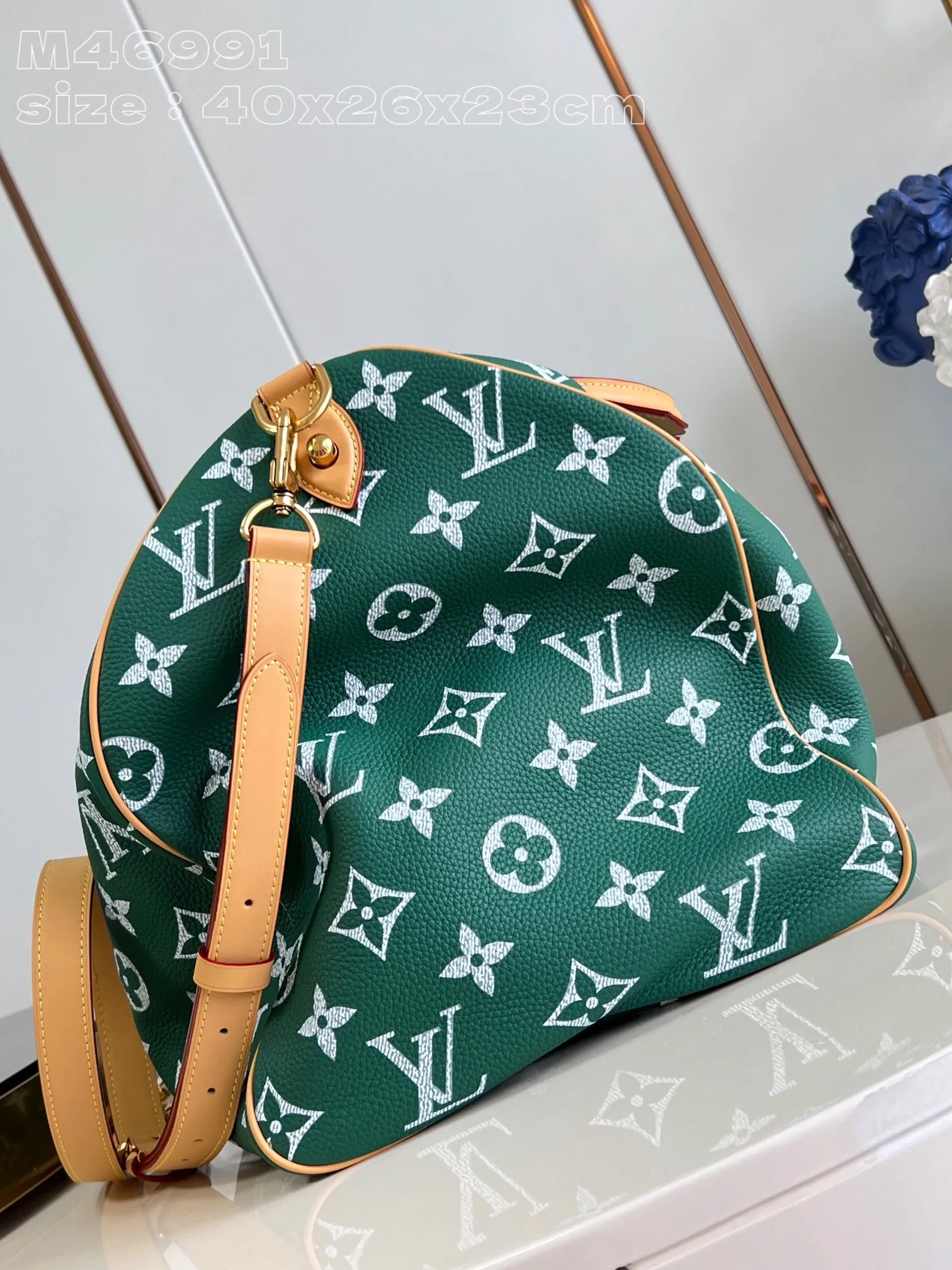 💰2740 Top-quality original individual real shot M46991 Green】This Speedy P18 Bandoulière 50 Monogram Leather handbag is made of soft grained cow leather wrapped with sheep leather lining. The silk-screened Monogram pattern presents the blurred look of canvas printing, expressing the new season's ingenuity of creative director Pharrell Williams. 50x 32 x 29 cm (length x height x width) [Warm reminder: This model is too large and does not fit in the packaging]