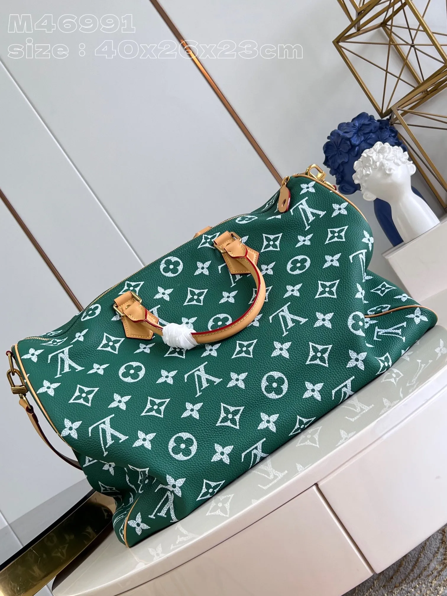 💰2740 Top-quality original individual real shot M46991 Green】This Speedy P18 Bandoulière 50 Monogram Leather handbag is made of soft grained cow leather wrapped with sheep leather lining. The silk-screened Monogram pattern presents the blurred look of canvas printing, expressing the new season's ingenuity of creative director Pharrell Williams. 50x 32 x 29 cm (length x height x width) [Warm reminder: This model is too large and does not fit in the packaging]