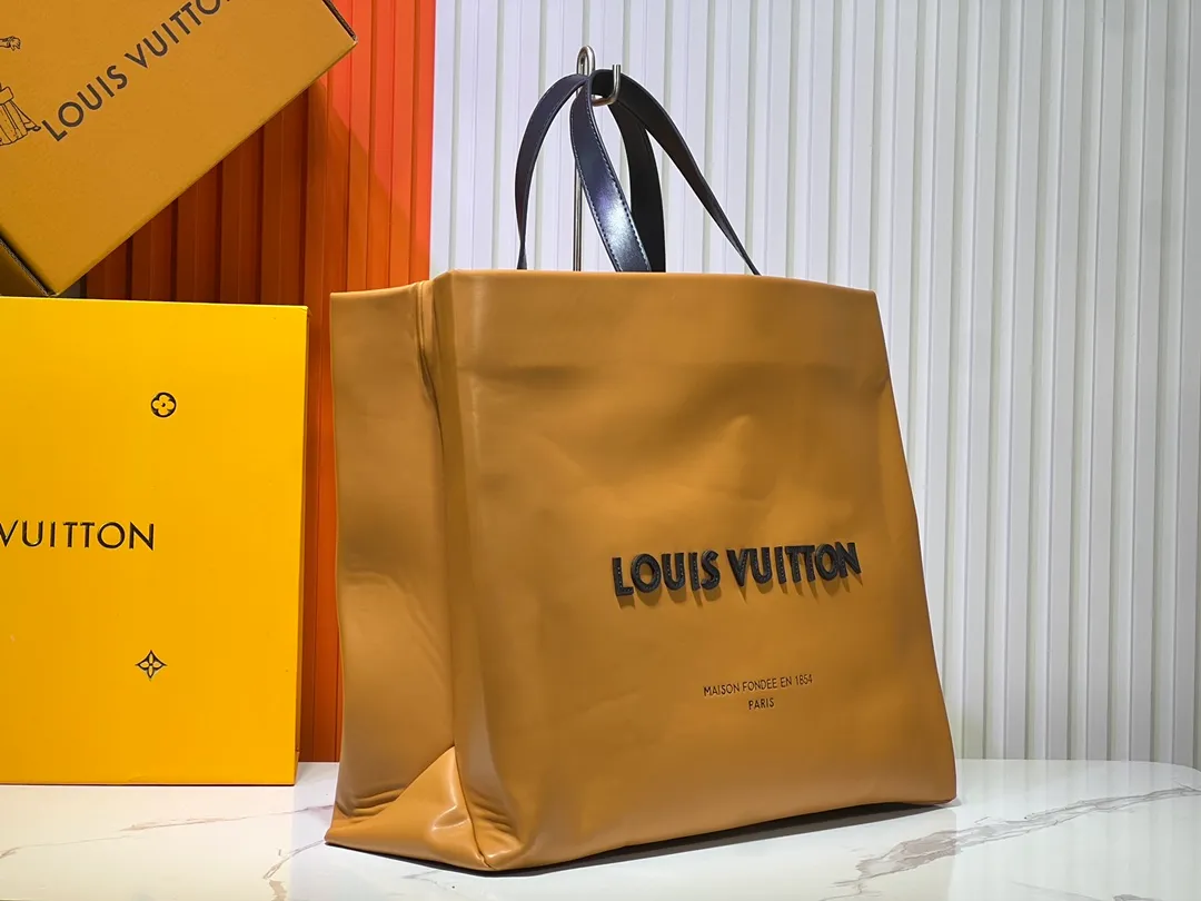 Batch 320💰M24457 Black Orange Blue Green Gray Presbyopia Plaid Black Crocodile Orange Crocodile Pattern 9 Colors ✔️ This Shopper medium handbag draws inspiration from Louis Vuitton shopping bags, with the words Louis Vuitton and Maison Fondée En 1854 written on soft cow leather, with a top handle and a detachable shoulder strap. Size: 40x32x16cm
