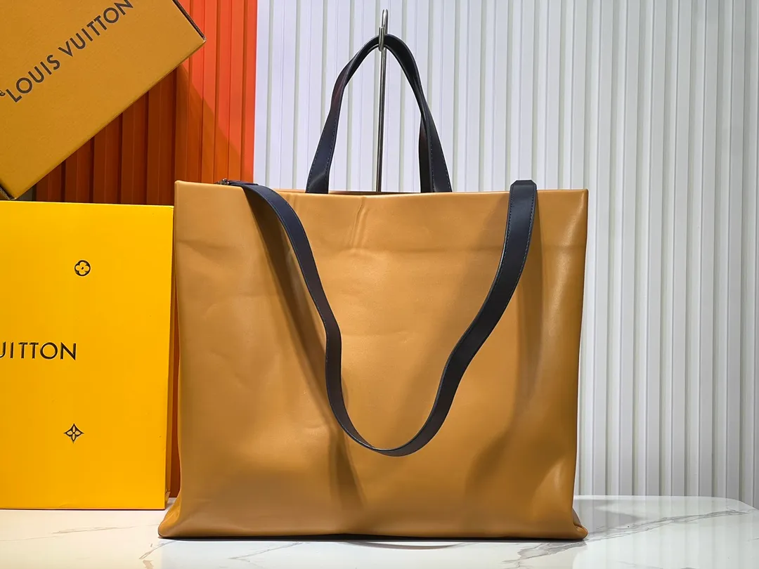 Batch 320💰M24457 Black Orange Blue Green Gray Presbyopia Plaid Black Crocodile Orange Crocodile Pattern 9 Colors ✔️ This Shopper medium handbag draws inspiration from Louis Vuitton shopping bags, with the words Louis Vuitton and Maison Fondée En 1854 written on soft cow leather, with a top handle and a detachable shoulder strap. Size: 40x32x16cm