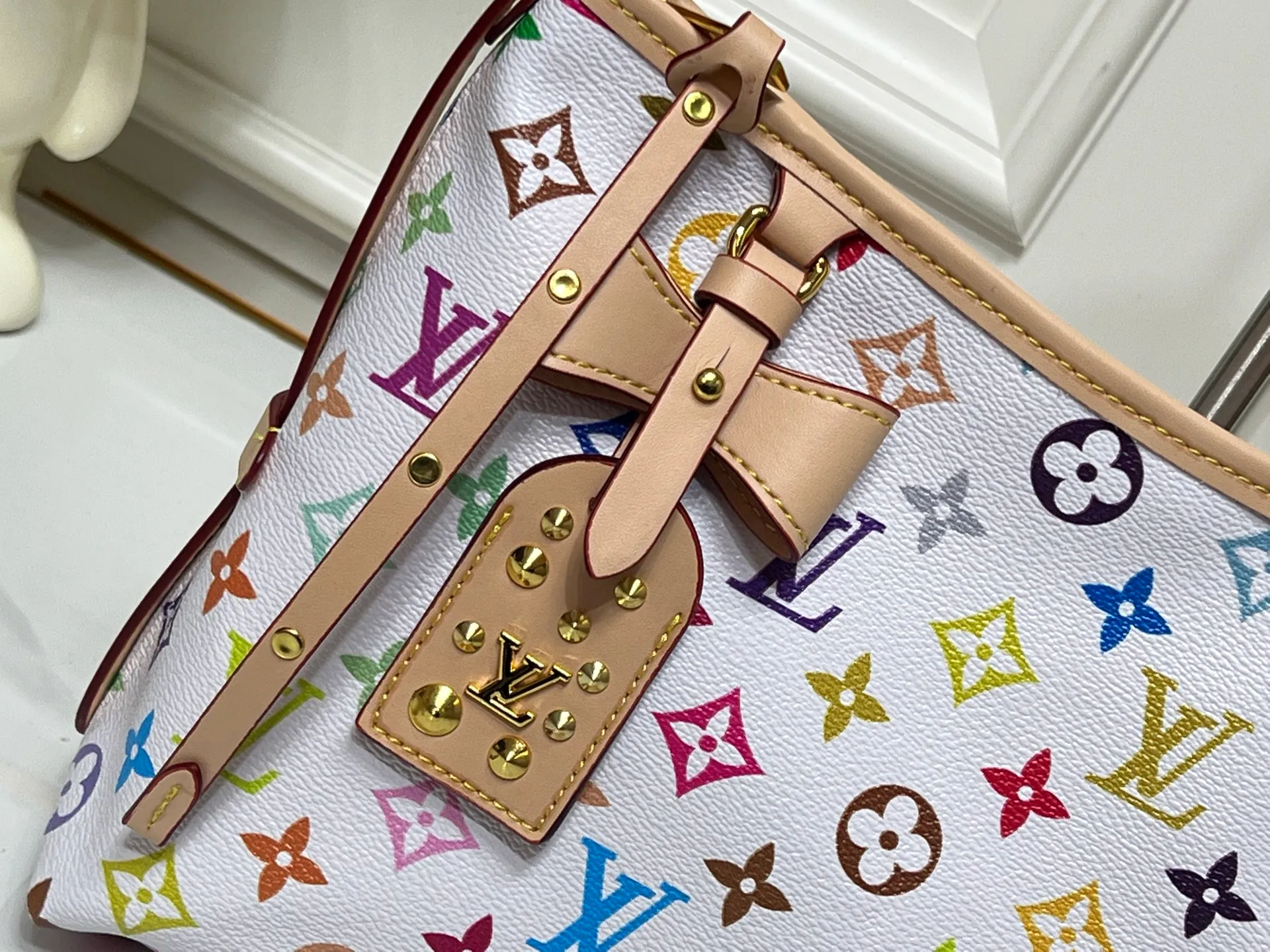 Batch 240💰Upgraded from the original M46203 M27578 CarryAll medium handbag, with Monogram canvas and leather trim to create a body-fitting design. There's a zipped pocket inside the ample space, and a detachable zipped clutch adds a functional element, with a buckle-adjustable handle. Small size: 32x 22x 10 cm,