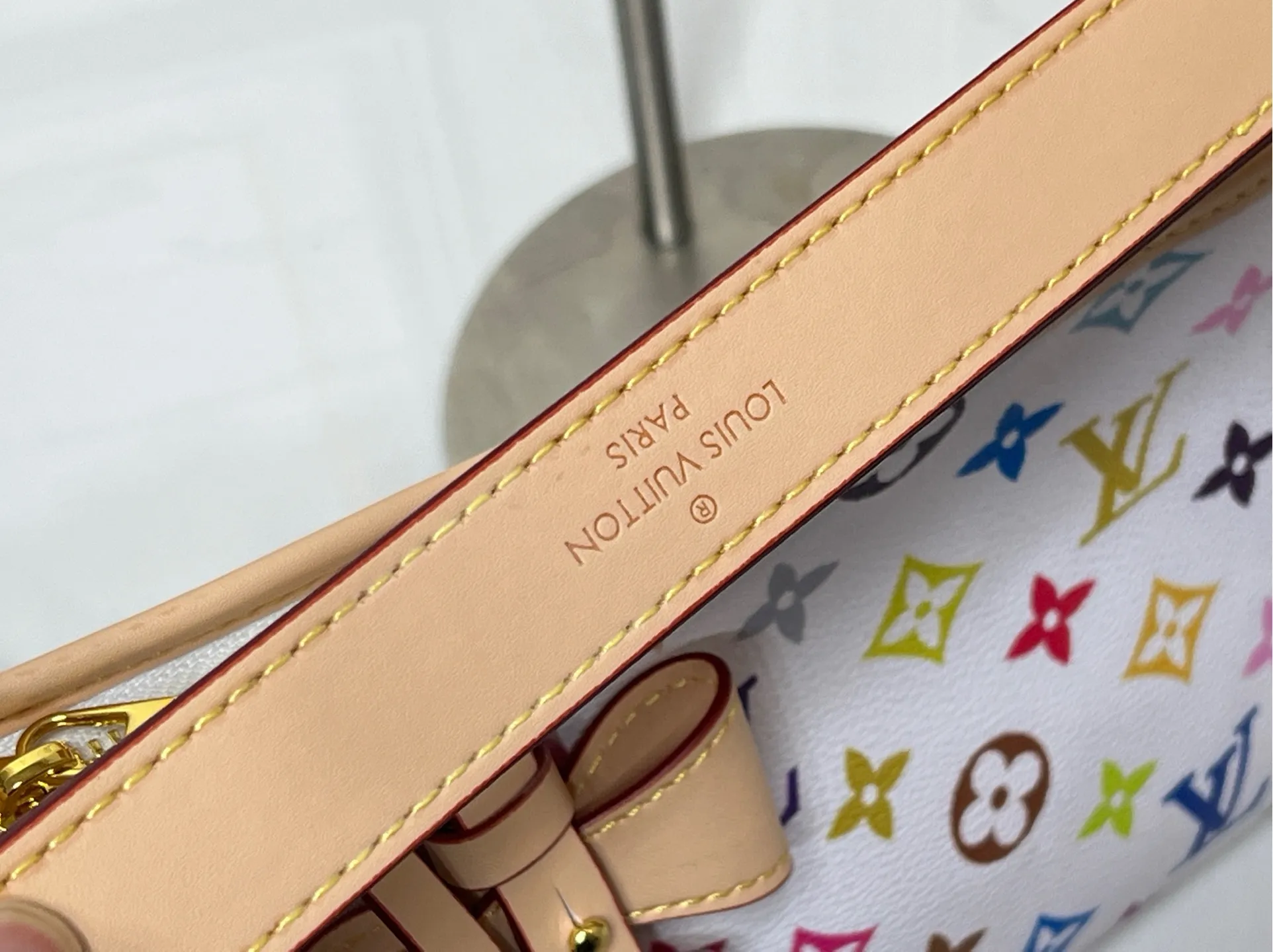 Batch 240💰Upgraded from the original M46203 M27578 CarryAll medium handbag, with Monogram canvas and leather trim to create a body-fitting design. There's a zipped pocket inside the ample space, and a detachable zipped clutch adds a functional element, with a buckle-adjustable handle. Small size: 32x 22x 10 cm,