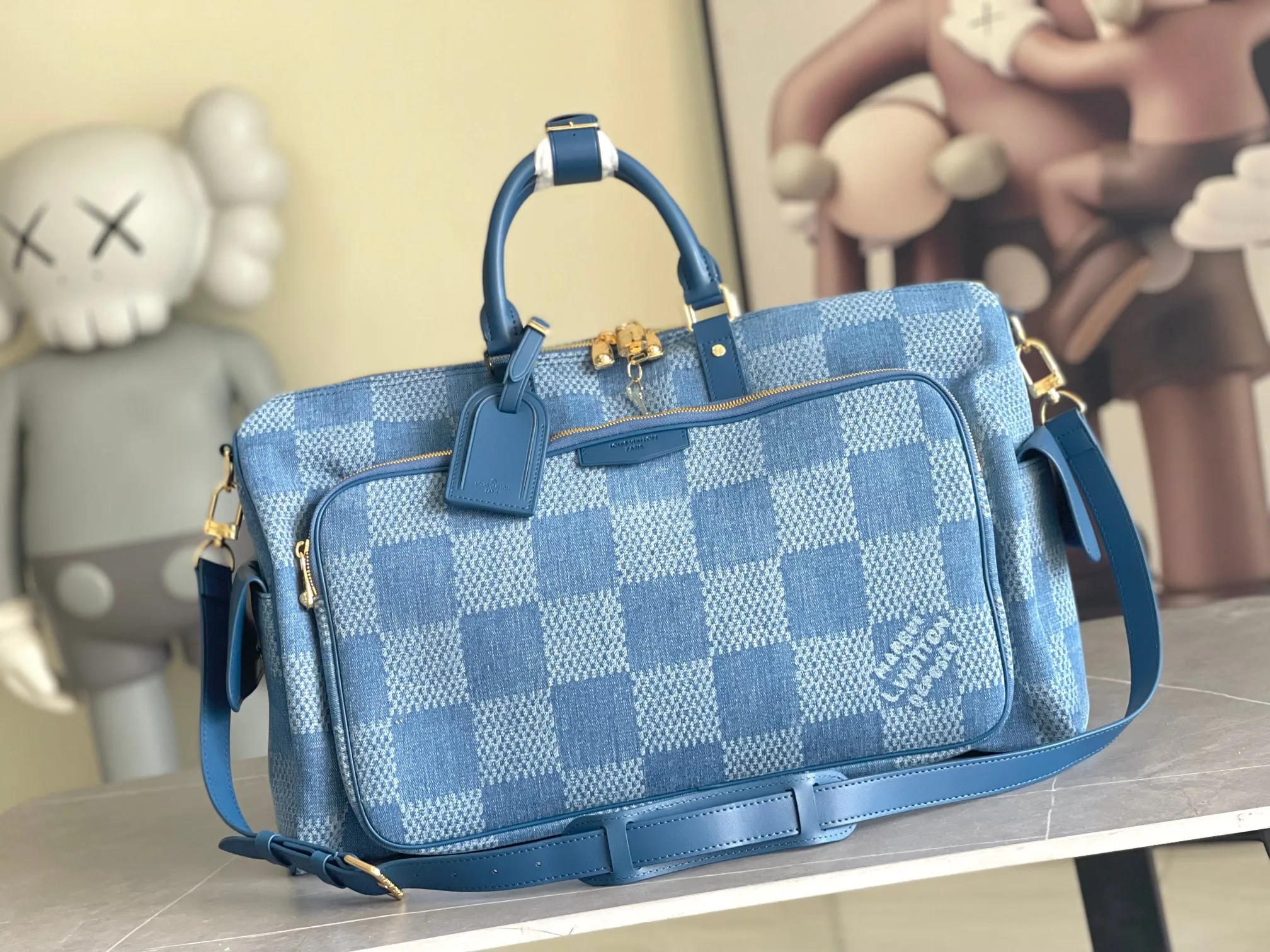 💰1740 Top original order P394 Keepall Bandoulière 50 travel bag is made of faded denim embossed with Monogram pattern, reinventing one of Louis Vuitton's classic designs. The reinforced side straps and top handle are made of cow leather, and the baggage size is still ample, making it suitable for weekend excursions. Monogram Washed Denim coated canvas - cow leather trim - fabric lining - metal hardware - zipper closure - zipper interior pocket - ample capacity - removable name tag - shoulder strap: removable, adjustable! ! Model: 00197; Size: 50x29x23CM72