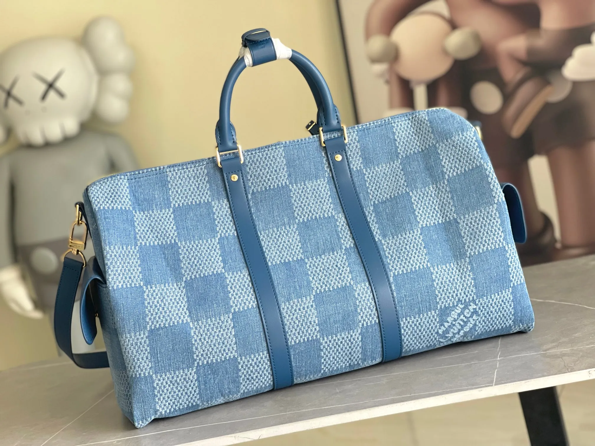 💰1740 Top original order P394 Keepall Bandoulière 50 travel bag is made of faded denim embossed with Monogram pattern, reinventing one of Louis Vuitton's classic designs. The reinforced side straps and top handle are made of cow leather, and the baggage size is still ample, making it suitable for weekend excursions. Monogram Washed Denim coated canvas - cow leather trim - fabric lining - metal hardware - zipper closure - zipper interior pocket - ample capacity - removable name tag - shoulder strap: removable, adjustable! ! Model: 00197; Size: 50x29x23CM72