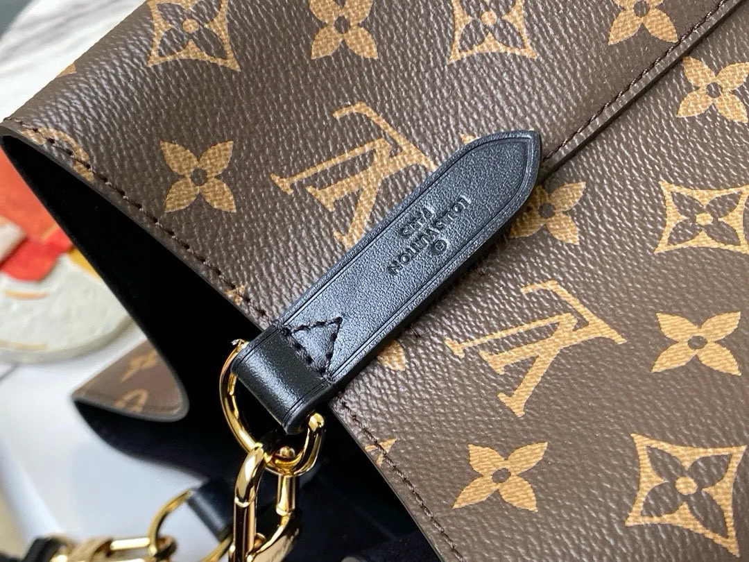 💰760 Top Original Order M44020 Black Top Original Order Gaston-Louis Vuitton's wine bag designed specifically for transporting champagne in 1932 meets contemporary trends and is transformed into the Néo Noé bucket bag, which embodies the beauty of heritage. Monogram canvas outlines soft lines, with colorful leather trim and tonal multi-layer bonded lining. Dimensions: 26 x 26 x 17.5 cm