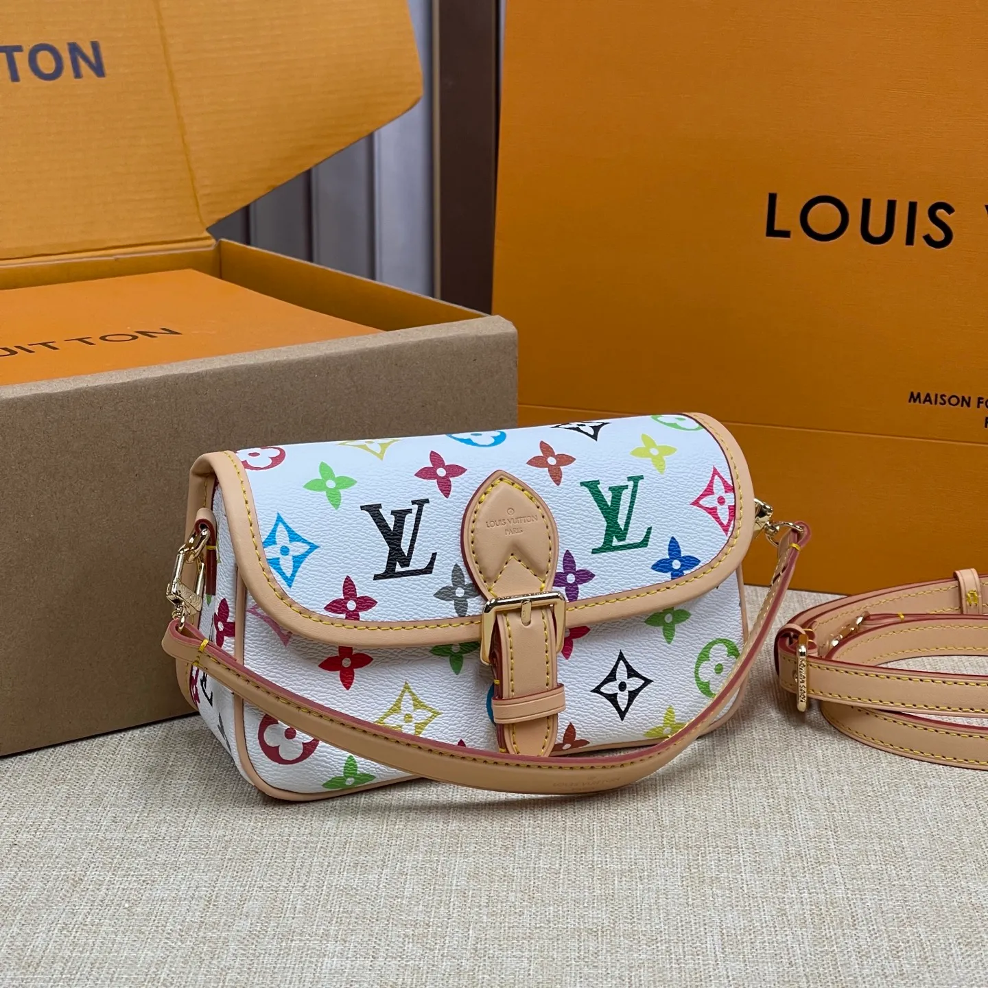 [Upgraded version] P480💰Three Color Series~Upgraded version comes with a full set of gift boxes🎁New size mini 19*10cm. L’s Diane baguette handbags and three-color baguette bags are so beautiful/easy to carry! The leather and color are good, and it comes with two shoulder straps. It’s sweet and salty! Search 🔍 Sancai Lv baguette