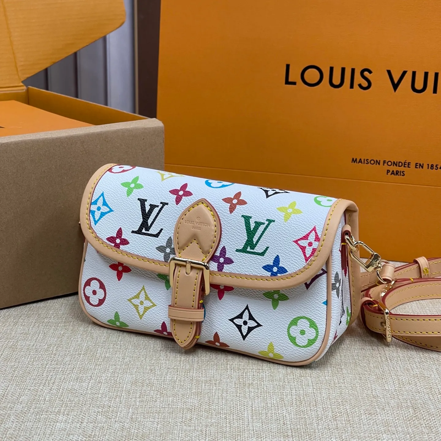[Upgraded version] P480💰Three Color Series~Upgraded version comes with a full set of gift boxes🎁New size mini 19*10cm. L’s Diane baguette handbags and three-color baguette bags are so beautiful/easy to carry! The leather and color are good, and it comes with two shoulder straps. It’s sweet and salty! Search 🔍 Sancai Lv baguette