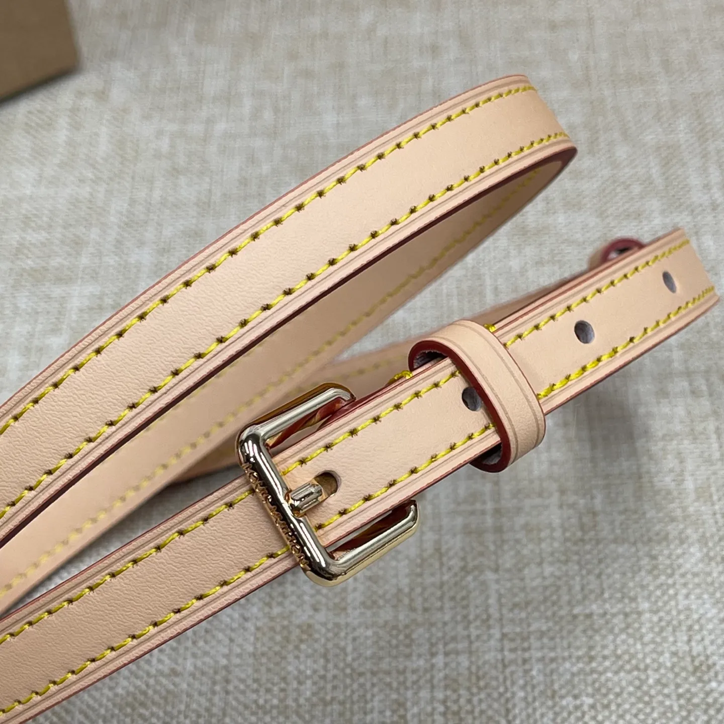 [Upgraded version] P480💰Three Color Series~Upgraded version comes with a full set of gift boxes🎁New size mini 19*10cm. L’s Diane baguette handbags and three-color baguette bags are so beautiful/easy to carry! The leather and color are good, and it comes with two shoulder straps. It’s sweet and salty! Search 🔍 Sancai Lv baguette