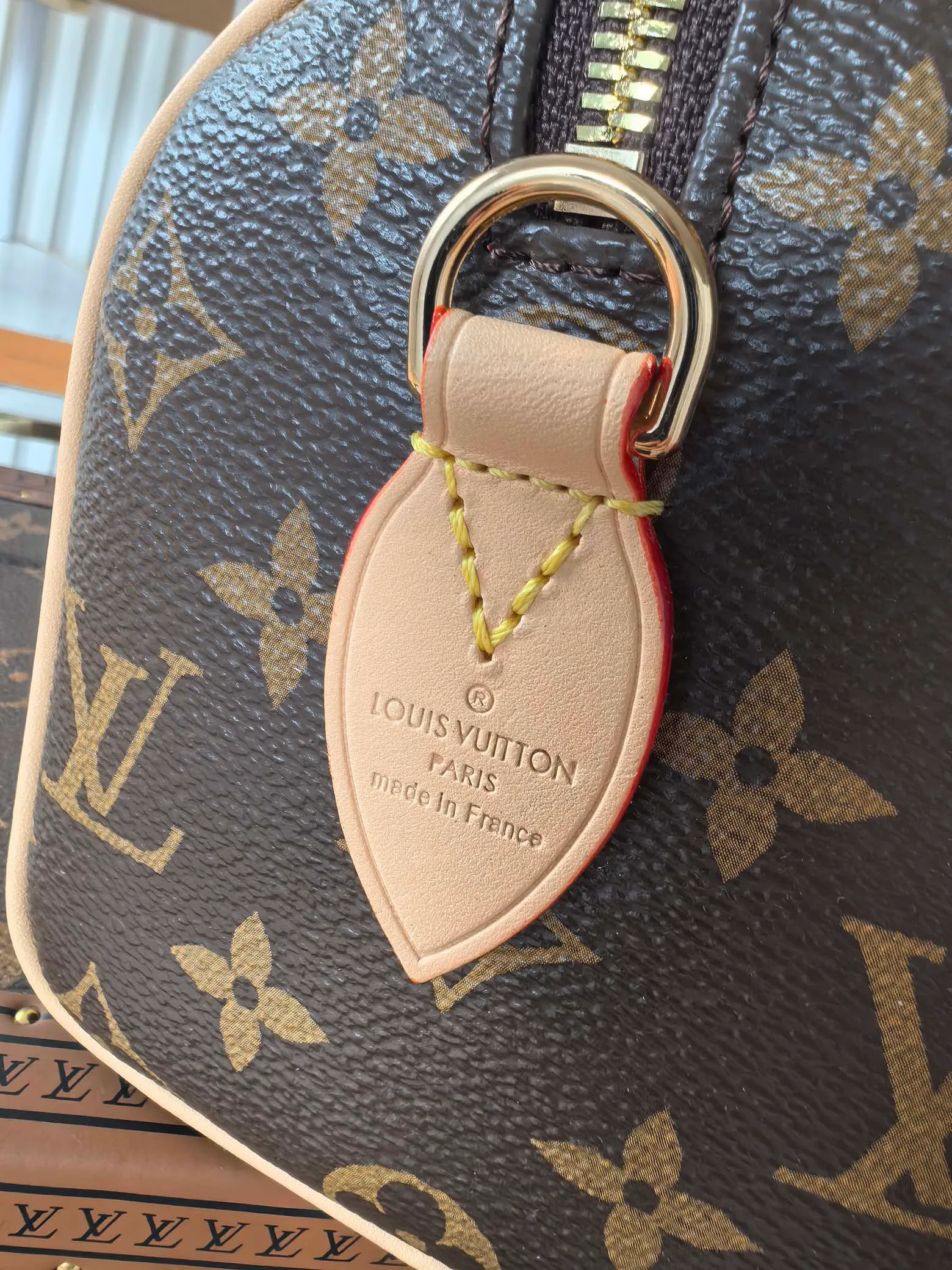 💰680💰(Dynamic chip 163c01 top original order) M46234 M46222 This Speedy Bandoulière 20 handbag condenses the brand's traditional Speedy travel bag design, which is made of Monogram canvas with fabric lining and cow leather trim. The wide, removable and adjustable fabric shoulder strap features Louis Vuitton's signature texture, and the rolled leather handles add to the carrying options. Dimensions: 20.5 x 13.5 x 12.0 cm (length x height x width)