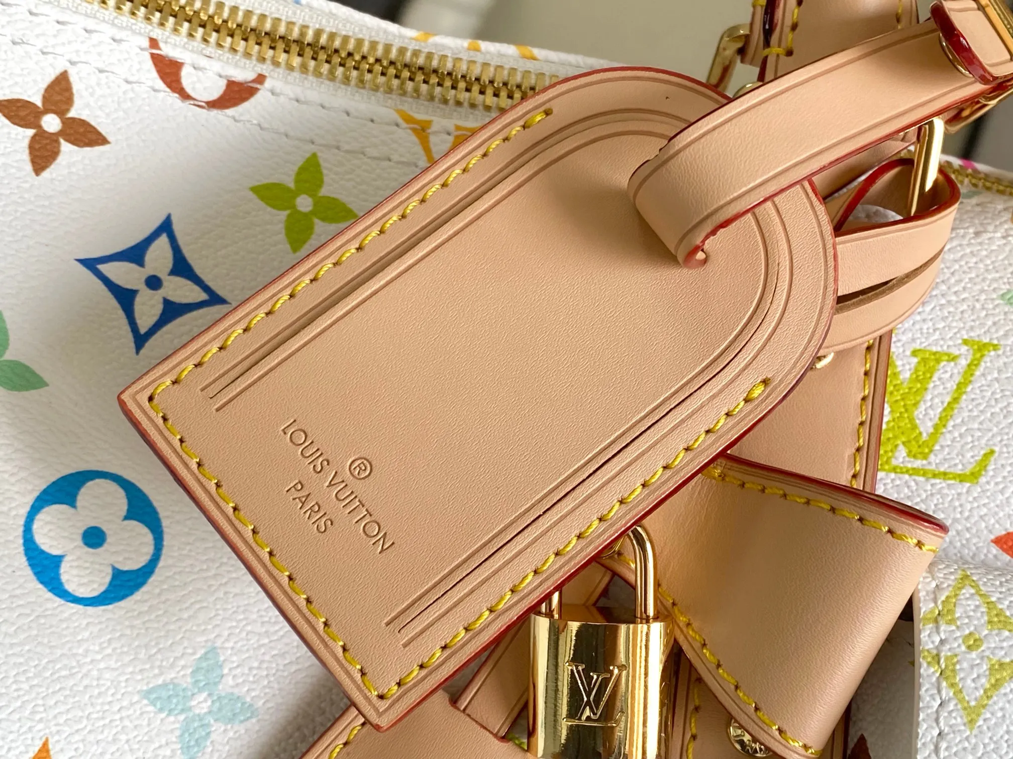 💰1740 Top original single M13742 cloth shoulder strap KEEPALL BANDOULIÈRE 45 travel bag 2021-22 autumn and winter show reveal the new charm of the Everyday LV capsule series Keepall Bandouliere 45 travel bag. Vintage Monogram coated canvas depicts the Monogram pattern with subtle irregular lines, evoking the traditional stamping process. The new louis vuitton! logo is inspired by the chain’s signature elements. size: 45 x 27 x 20