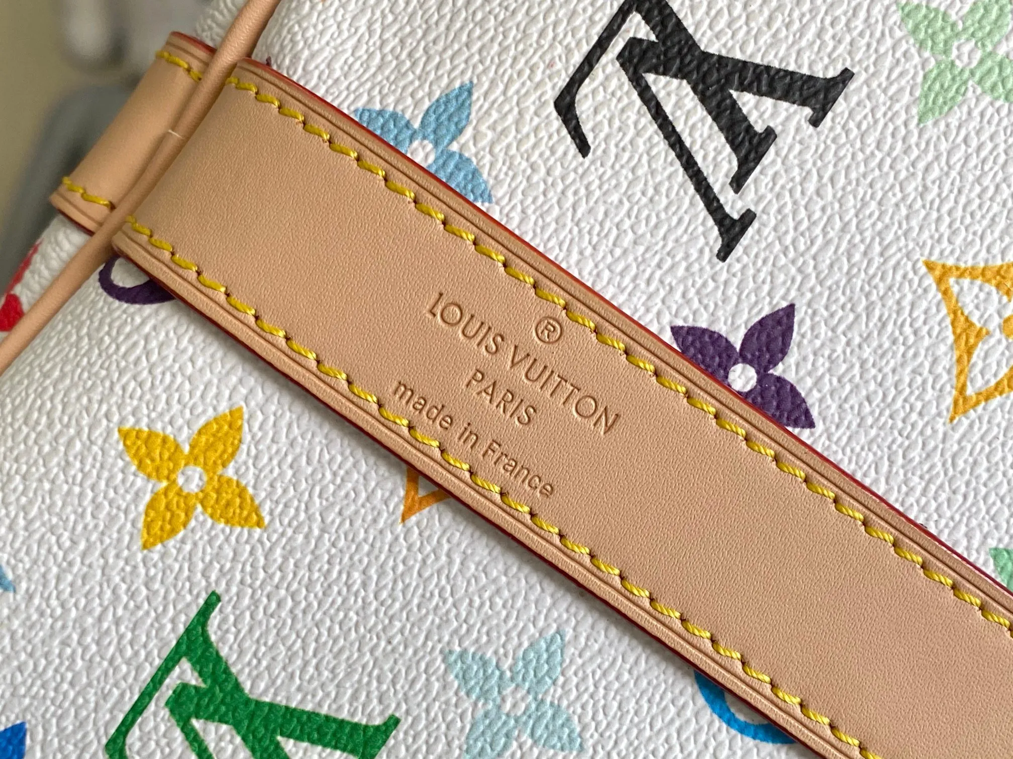 💰1740 Top original single M13742 cloth shoulder strap KEEPALL BANDOULIÈRE 45 travel bag 2021-22 autumn and winter show reveal the new charm of the Everyday LV capsule series Keepall Bandouliere 45 travel bag. Vintage Monogram coated canvas depicts the Monogram pattern with subtle irregular lines, evoking the traditional stamping process. The new louis vuitton! logo is inspired by the chain’s signature elements. size: 45 x 27 x 20