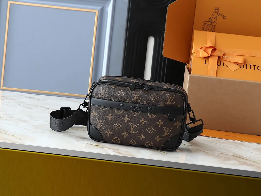 💰260💰Upgraded from the original M31069 M46955 M31014 M31016 nano alpha handbag, the monogram shadow leather is subtly embossed with the monogram pattern, making the compact structure show elegance. Black leather rivets with black floral pattern, two corners wrapped compartments on the front, box bag, camera bag, shoulder bag oo[handshake][handshake] rivet elements are marked with brand imprints, zipper compartments and external patch pockets are convenient for storing daily needs, and the detachable and adjustable leather shoulder strap allows for comfortable carrying. 24 x 16 x 8 cm (length x height x width)