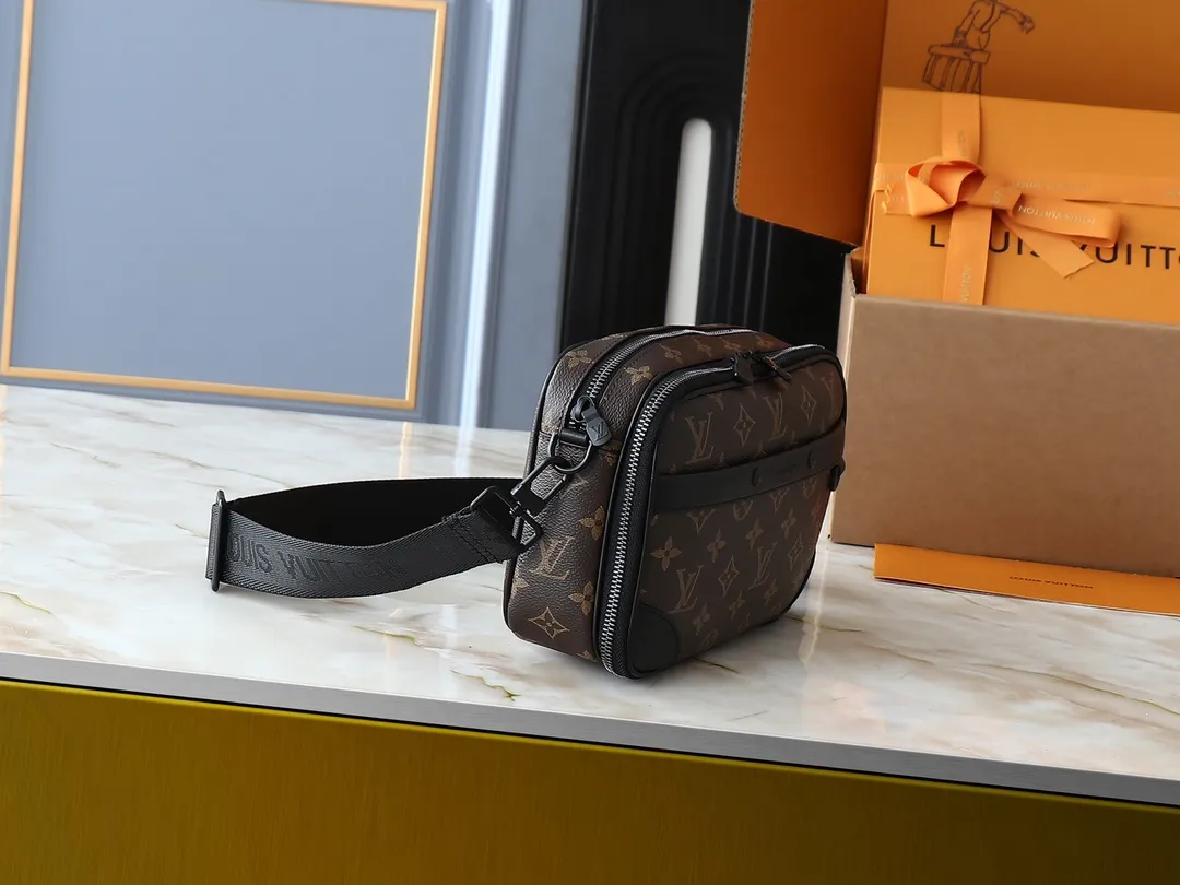 💰260💰Upgraded from the original M31069 M46955 M31014 M31016 nano alpha handbag, the monogram shadow leather is subtly embossed with the monogram pattern, making the compact structure show elegance. Black leather rivets with black floral pattern, two corners wrapped compartments on the front, box bag, camera bag, shoulder bag oo[handshake][handshake] rivet elements are marked with brand imprints, zipper compartments and external patch pockets are convenient for storing daily needs, and the detachable and adjustable leather shoulder strap allows for comfortable carrying. 24 x 16 x 8 cm (length x height x width)