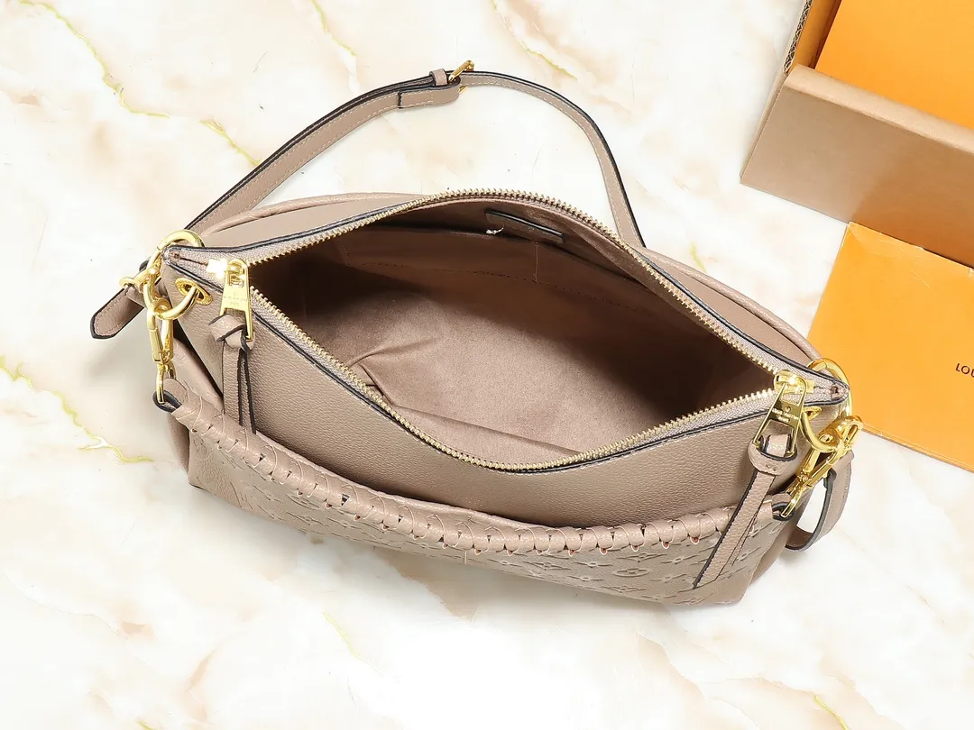💰240💰Upgraded from the original M45522, 43170. This MONOGRAM canvas material is a new style of Melie handbag, a fashionable must-have item. Veau Cachemire leather material. Full leather embossed woven wrist double bag shopping bag. Lightweight and comfortable to carry. Unique vertical and narrow shape with modern style. Zipper pocket with metal engraved zipper puller for more personality. Size: 33x16x30cm