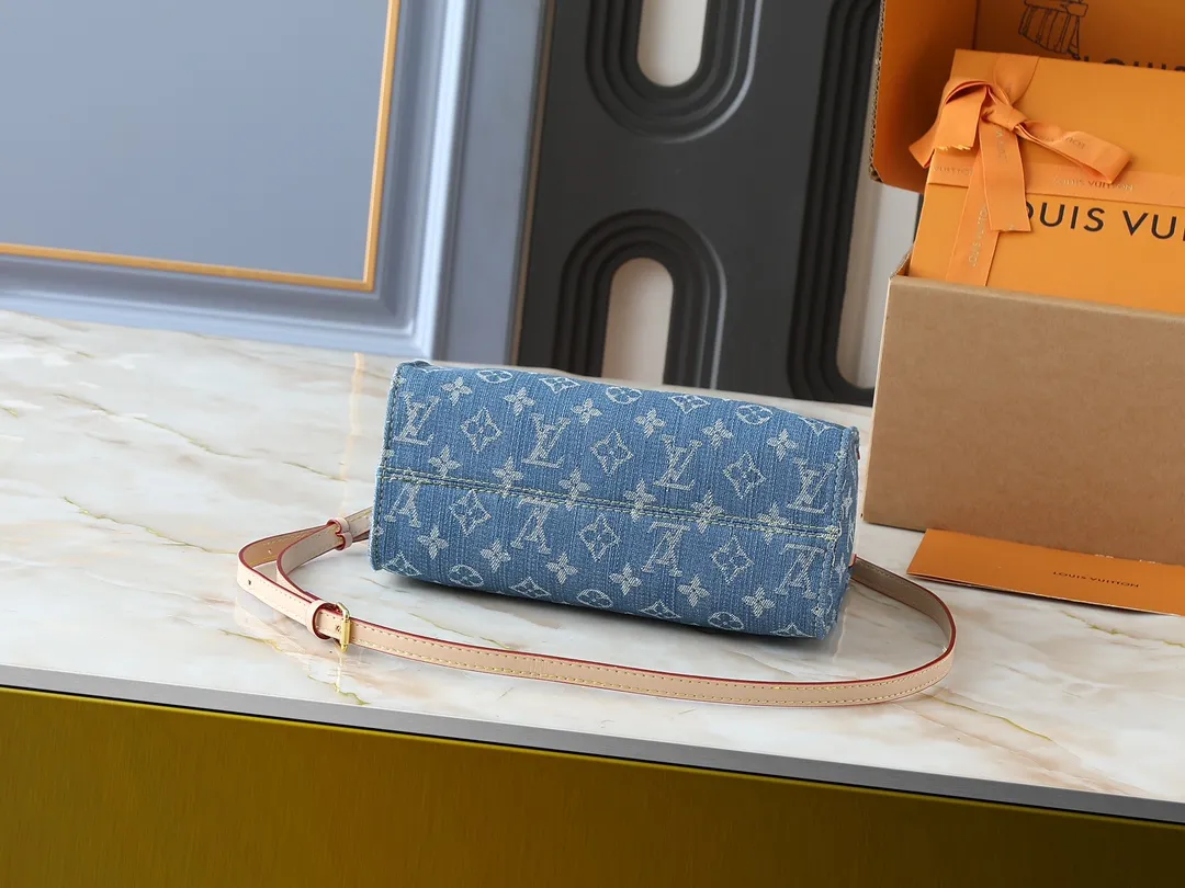 💰260💰Upgraded original M14633 M46373 blue denim denim square bag This OnTheGo small handbag is made of cotton denim woven with Monogram pattern. It is bleached and sand washed to present a retro style. Detachable and Adjustable Shoulder Strap for a Subtle Fit The detachable shoulder strap makes it easy to carry small items like an iPad Mini with you. Detailed features 25x 19 x 11.5 cm.