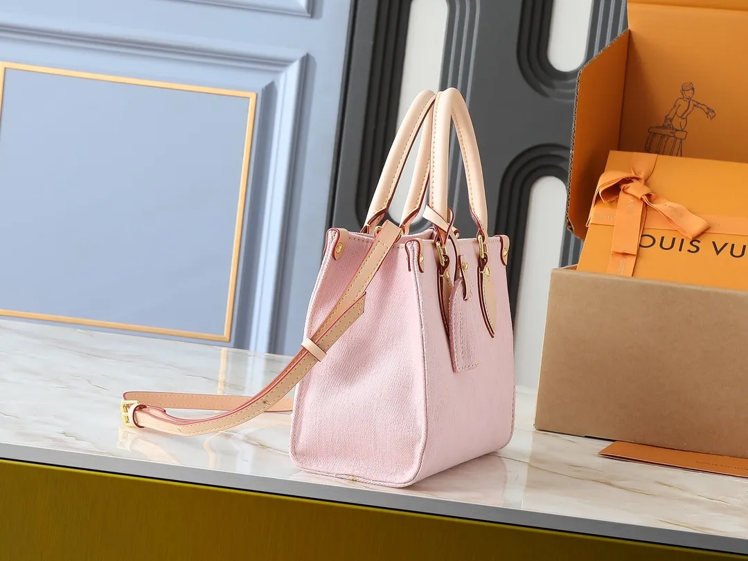 💰260💰Upgraded original M14633 M46373 blue denim denim square bag This OnTheGo small handbag is made of cotton denim woven with Monogram pattern. It is bleached and sand washed to present a retro style. Detachable and Adjustable Shoulder Strap for a Subtle Fit The detachable shoulder strap makes it easy to carry small items like an iPad Mini with you. Detailed features 25x 19 x 11.5 cm.