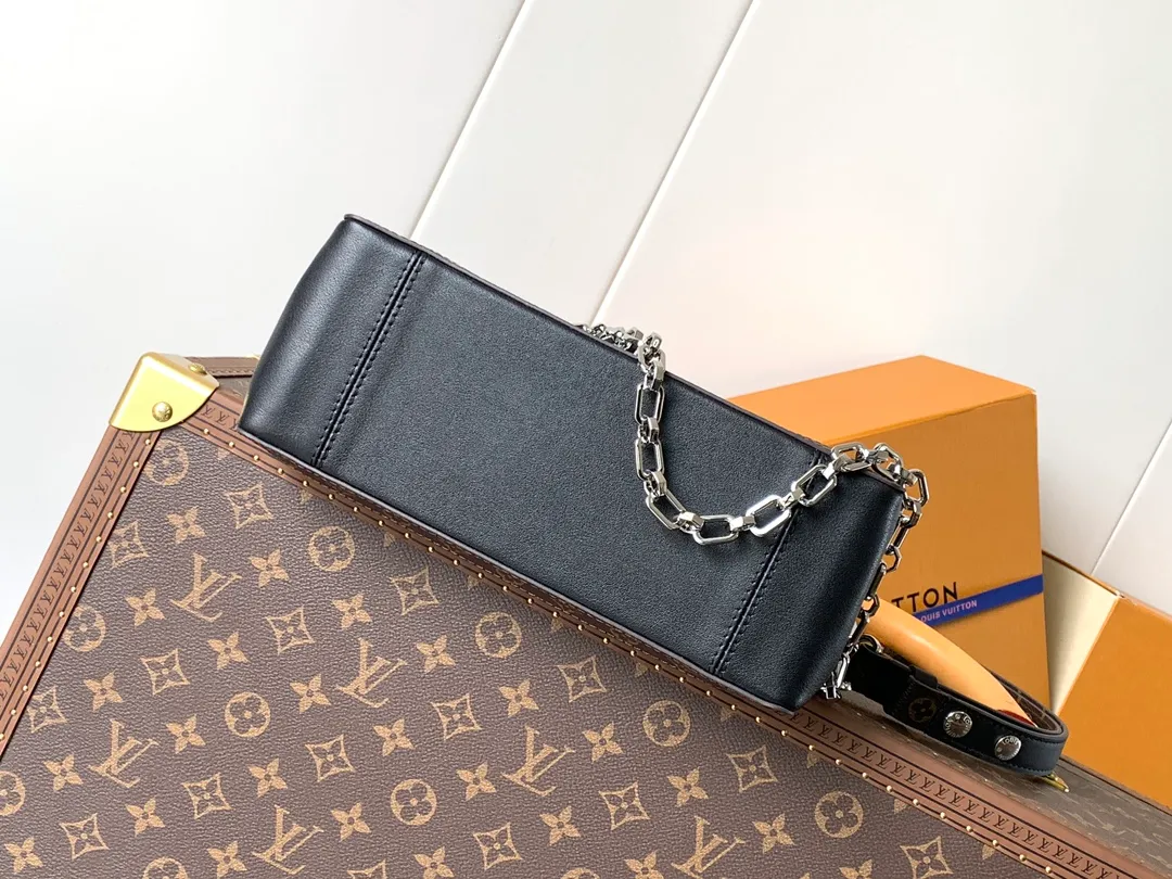 💰1380 Top original order, transcoding chip M13450 This Dauphine Soft medium handbag is made of glossy leather and trimmed with Monogram canvas, making it a trendy choice for both day and night. The LV letters appear on the flap, complementing the detachable chain. Zippered inner pocket provides organized storage for daily needs.  17 x 9 x 24 cm (H x W x L) Lambskin Cow leather and Monogram canvas trim Canvas lining Metal hardware LV magnetic closure Internal zip pocket Holds smartphone, keys, headphones, Rosalie coin purse and lipstick Shoulder strap: removable, adjustable Half-length strap: 29.0 cm Half-length strap adjustable to: 49.0 cm Chain: Detachable Chain half length: 26.0 cm
