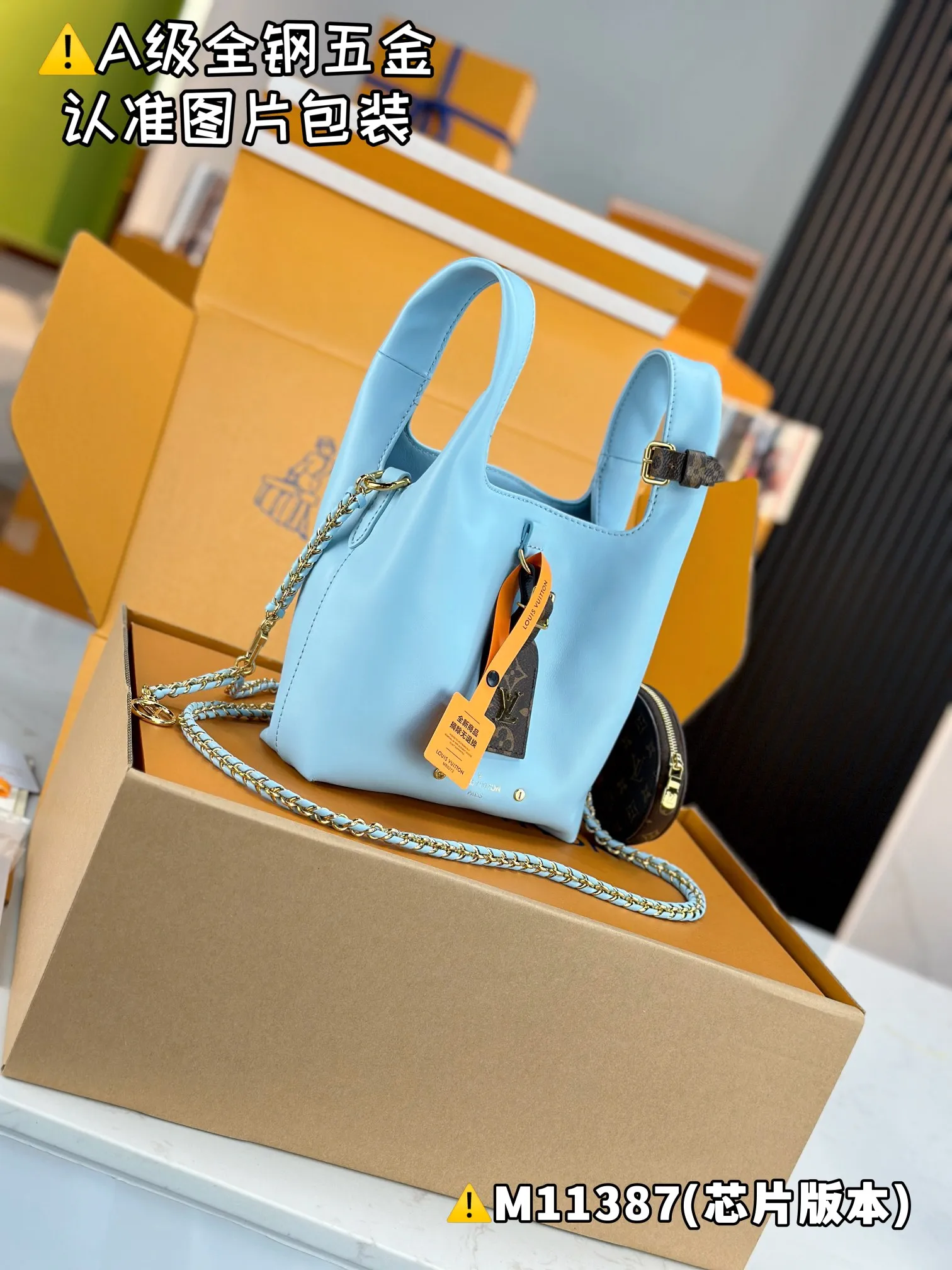 P2240 [Authentic grade] [Special grade MB original leather] ATLANTIS BB handbag Model: M11387 Material: A+ grade all-steel hardware, imported original leather Packing: Full set of special grade duty-free MB packaging Dimensions: 17 x 17 x 7 cm