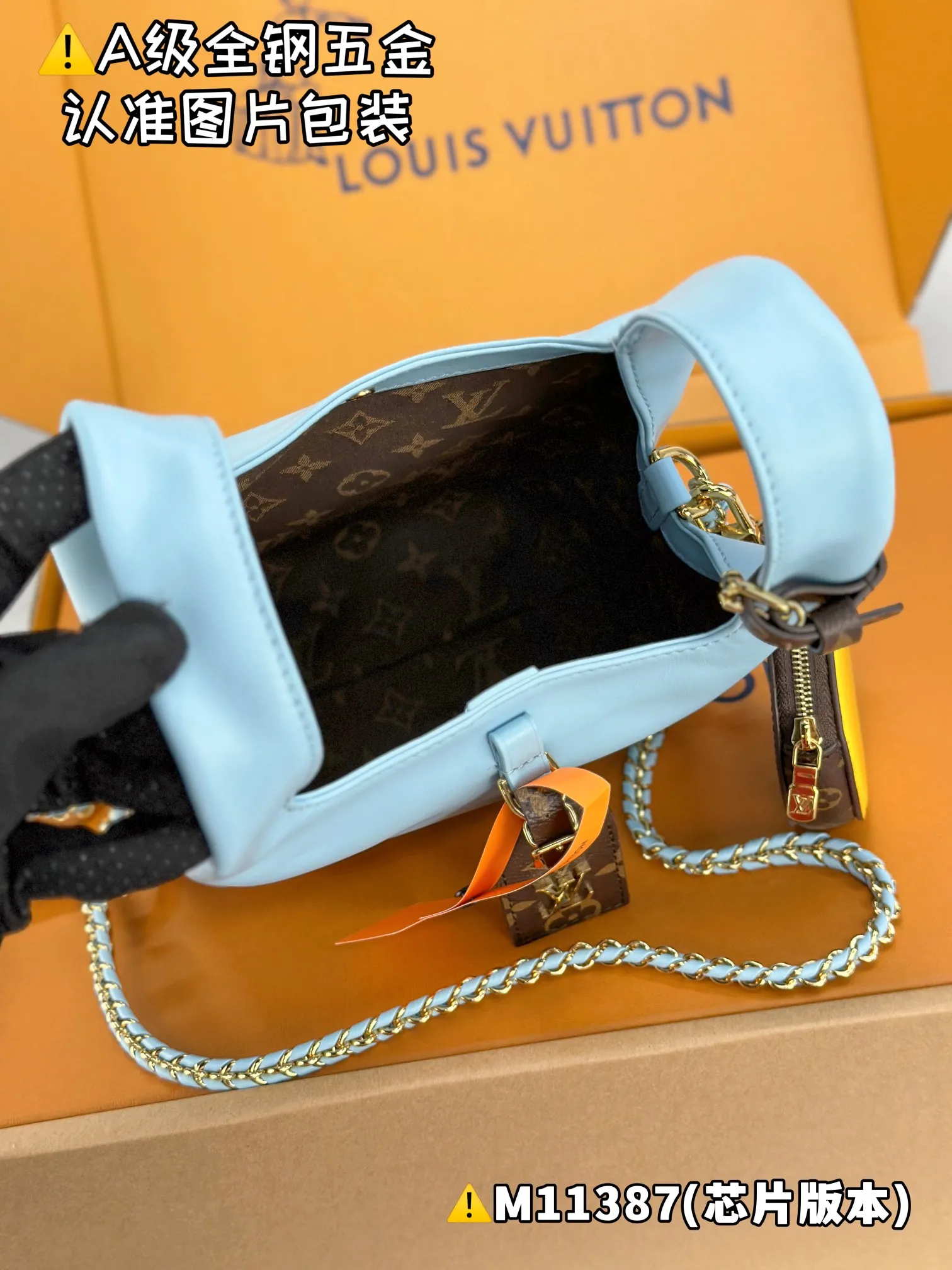 P2240 [Authentic grade] [Special grade MB original leather] ATLANTIS BB handbag Model: M11387 Material: A+ grade all-steel hardware, imported original leather Packing: Full set of special grade duty-free MB packaging Dimensions: 17 x 17 x 7 cm