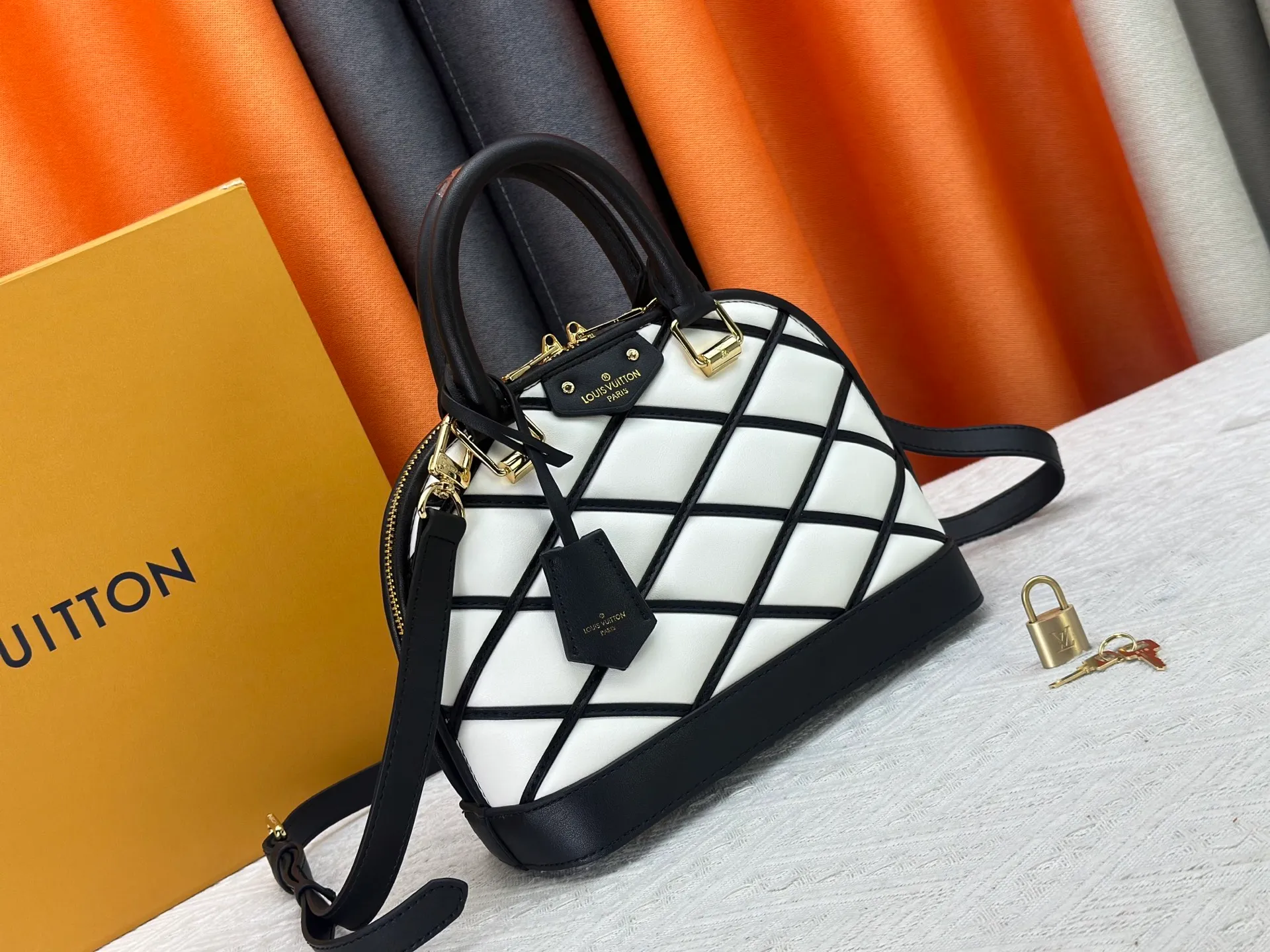 P360 M83048 M53152 This Nano Alma handbag is a pocket-sized version of Louis Vuitton's classic Alma handbag. It is made of soft lambskin with a Malletage quilting pattern, recalling the diamond inner panel of the brand's traditional hard luggage. The elegant handle, dazzling chain and detachable and adjustable leather shoulder strap enable a variety of carrying styles. Dimensions: 23.5x17.5x11.5cm