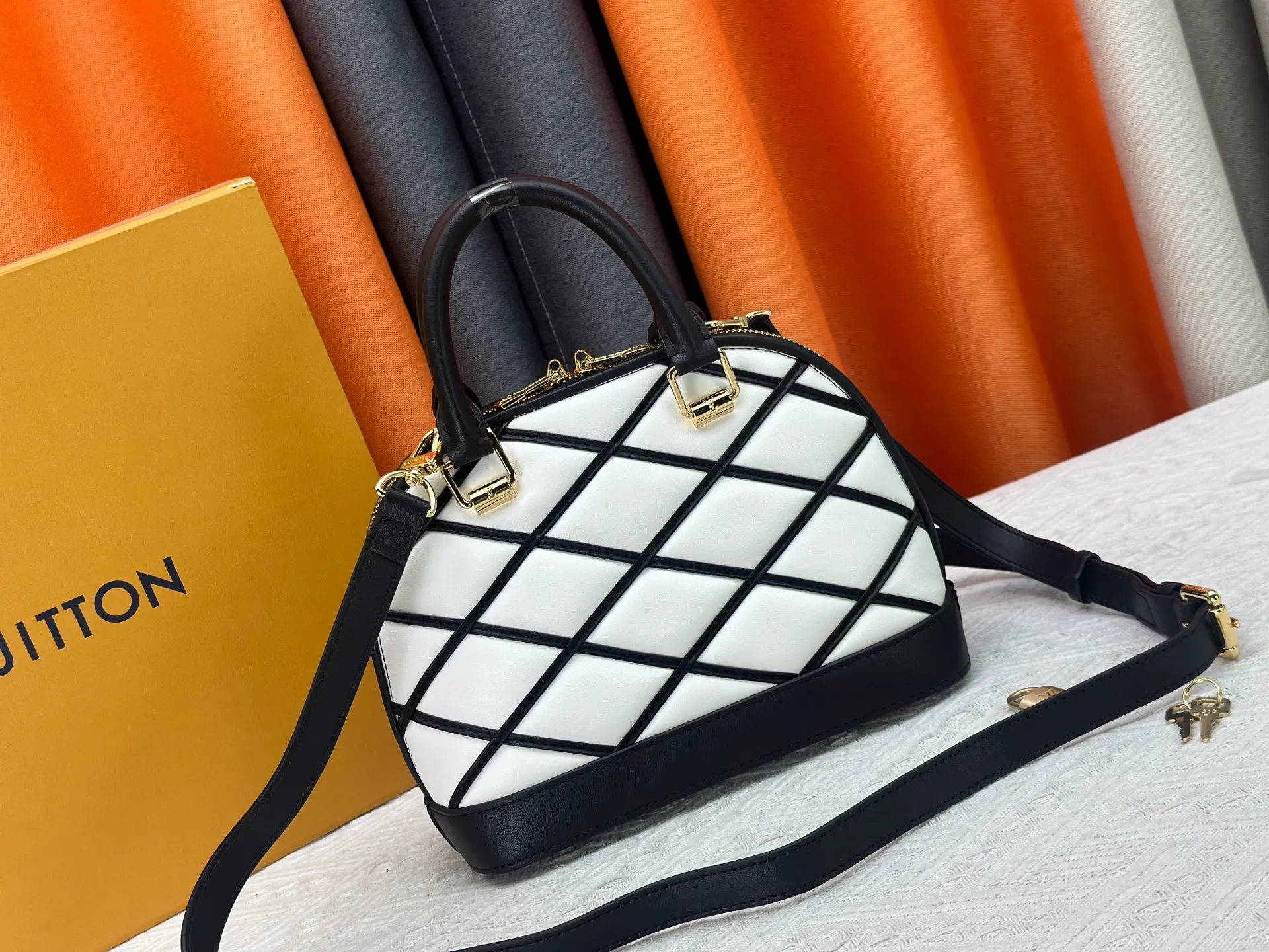 P360 M83048 M53152 This Nano Alma handbag is a pocket-sized version of Louis Vuitton's classic Alma handbag. It is made of soft lambskin with a Malletage quilting pattern, recalling the diamond inner panel of the brand's traditional hard luggage. The elegant handle, dazzling chain and detachable and adjustable leather shoulder strap enable a variety of carrying styles. Dimensions: 23.5x17.5x11.5cm