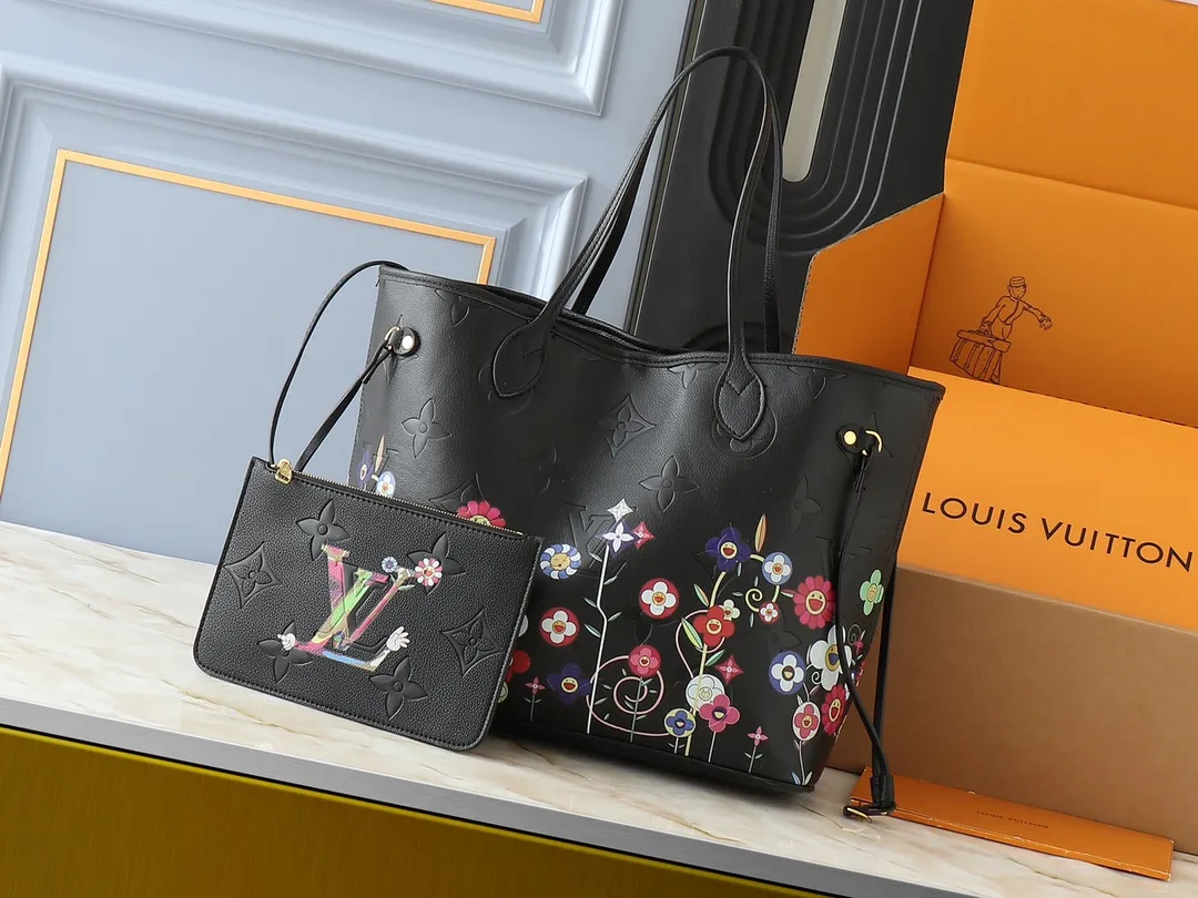 💰220💰Upgraded from the original M13675 M13271 M40995. This Neverfull medium handbag is from the Louis Vuitton Cowhide leather outlines the upper edge, handles and side straps, while the fabric lining incorporates colorful stripes. An interior zip pocket and a removable storage bag complete the functional design. Dimensions: 31.0 x 28.0 x 14.0 cm (length x height x width)