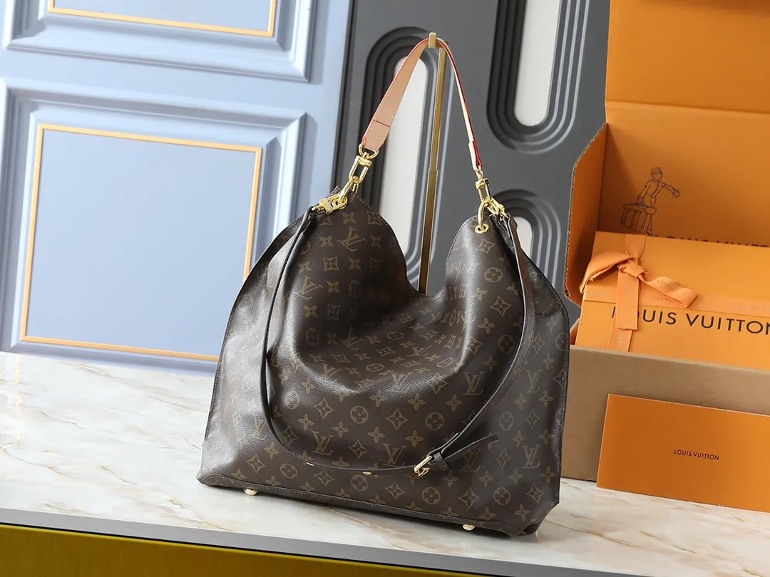 💰280💰Upgraded from the original M40781. This Métis made of second-hand Monogram canvas fulfills its promise with its own attitude. With its emphasis on lines and silhouettes, the Métis handbag combines the versatility required of a modern handbag with the elegance and charm of Louis Vuitton's heritage. Two detachable shoulder straps, can be used to carry, carry or carry on the shoulder. Size 32x36x14cm