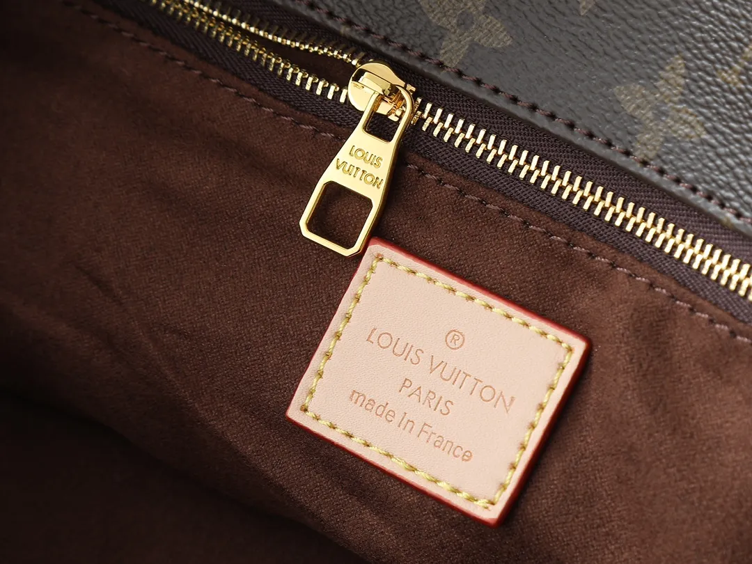💰280💰Upgraded from the original M40781. This Métis made of second-hand Monogram canvas fulfills its promise with its own attitude. With its emphasis on lines and silhouettes, the Métis handbag combines the versatility required of a modern handbag with the elegance and charm of Louis Vuitton's heritage. Two detachable shoulder straps, can be used to carry, carry or carry on the shoulder. Size 32x36x14cm