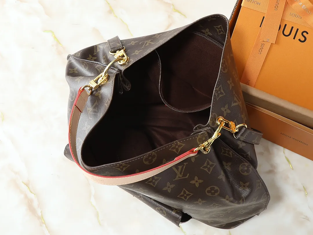 💰280💰Upgraded from the original M40781. This Métis made of second-hand Monogram canvas fulfills its promise with its own attitude. With its emphasis on lines and silhouettes, the Métis handbag combines the versatility required of a modern handbag with the elegance and charm of Louis Vuitton's heritage. Two detachable shoulder straps, can be used to carry, carry or carry on the shoulder. Size 32x36x14cm