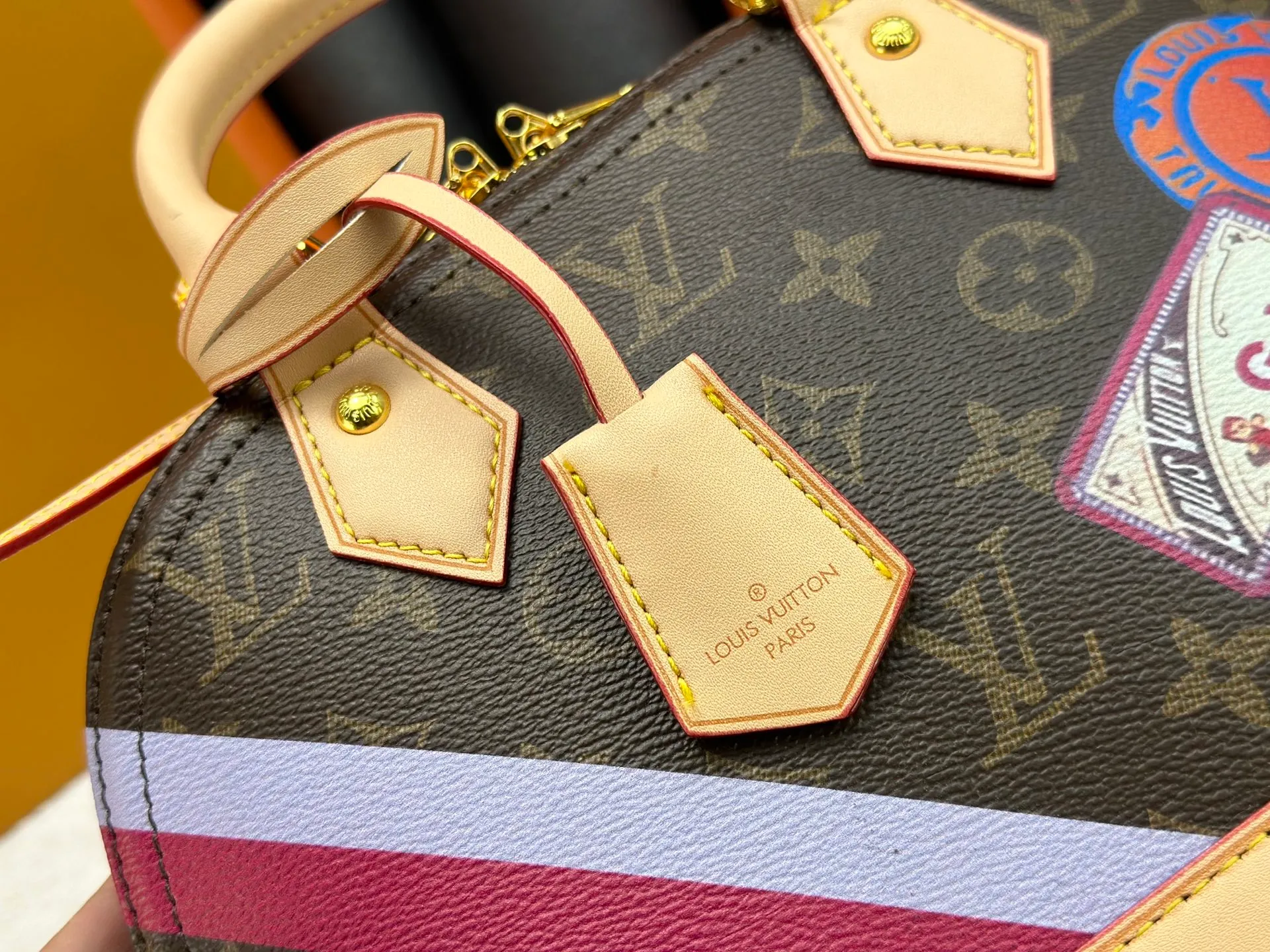 P280 M53152 M13670 The most structured of Louis Vuitton's iconic handbags. Its prototype is a piece designed by Gaston Vuitton and named after the Alma Bridge, which connects two adjacent fashionable districts in Paris. Signature Monogram canvas gives it a classic feel. Dimensions: 25 x 19 x 12 cm (length x height x width)