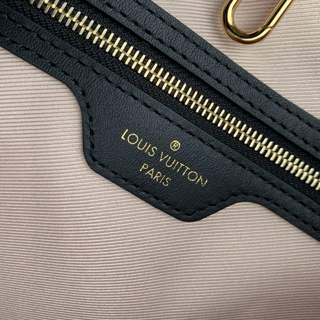 💰1400 Top original order M22838 black woven This Neverfull medium handbag comes from the new By the Pool series, releasing a unrestrained seaside holiday atmosphere. The soft raffia-like cotton features a Monogram pattern, exuding a rich summer vibe. Flexible design allows ample capacity to travel easily. Detailed features: 31 x 28 x 14 cm (length x height x width)