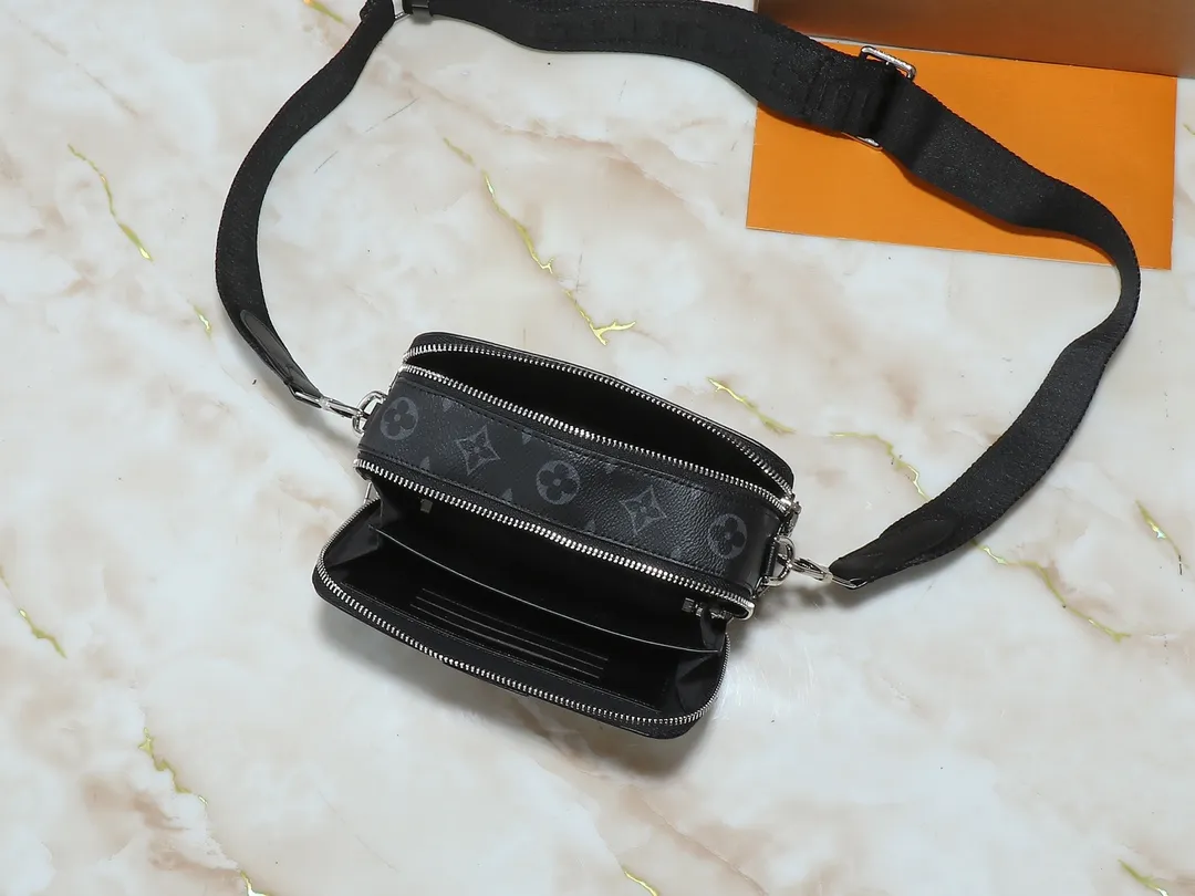 💰240💰Upgraded from the original M81260 M80741 M59161 Alpha Wearable handbag combines Monogram Eclipse coated canvas and leather trim, with wide mouth opening and side gussets for easy access, suitable for storing mobile phones and wallets, etc. The detachable and adjustable shoulder strap allows for a variety of carrying options. Dimensions: 18.5×11×6.5cm