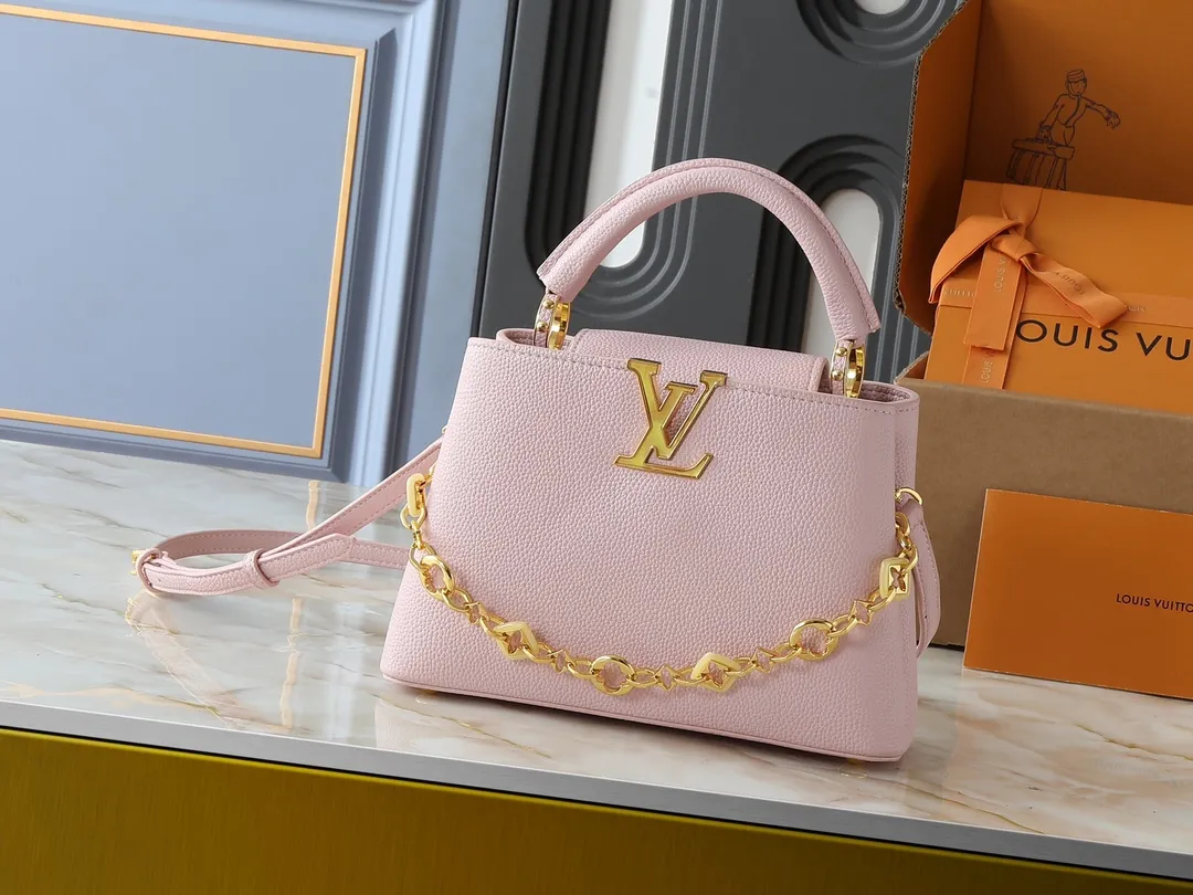 💰440💰Guangzhou goods Upgraded from the original M14381 M14970 M14393 M14972 M14971 This Capucines BB handbag quotes the design elements of the Harmony series and tells the inspiration of the Monogram flower with a gorgeous chain. The Taurillon cow leather body is embellished with a resin-coated LV logo, and the flap can be opened externally or internally to reveal a neat interior with multiple pockets. Dimensions: 27.0 x 17.3 x 9.0 cm (length x height x width)