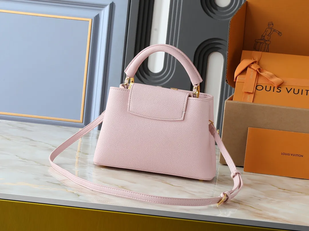 💰440💰Guangzhou goods Upgraded from the original M14381 M14970 M14393 M14972 M14971 This Capucines BB handbag quotes the design elements of the Harmony series and tells the inspiration of the Monogram flower with a gorgeous chain. The Taurillon cow leather body is embellished with a resin-coated LV logo, and the flap can be opened externally or internally to reveal a neat interior with multiple pockets. Dimensions: 27.0 x 17.3 x 9.0 cm (length x height x width)