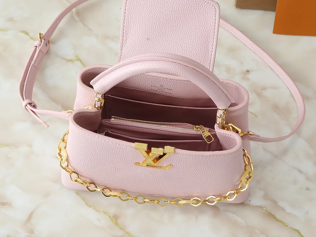 💰440💰Guangzhou goods Upgraded from the original M14381 M14970 M14393 M14972 M14971 This Capucines BB handbag quotes the design elements of the Harmony series and tells the inspiration of the Monogram flower with a gorgeous chain. The Taurillon cow leather body is embellished with a resin-coated LV logo, and the flap can be opened externally or internally to reveal a neat interior with multiple pockets. Dimensions: 27.0 x 17.3 x 9.0 cm (length x height x width)