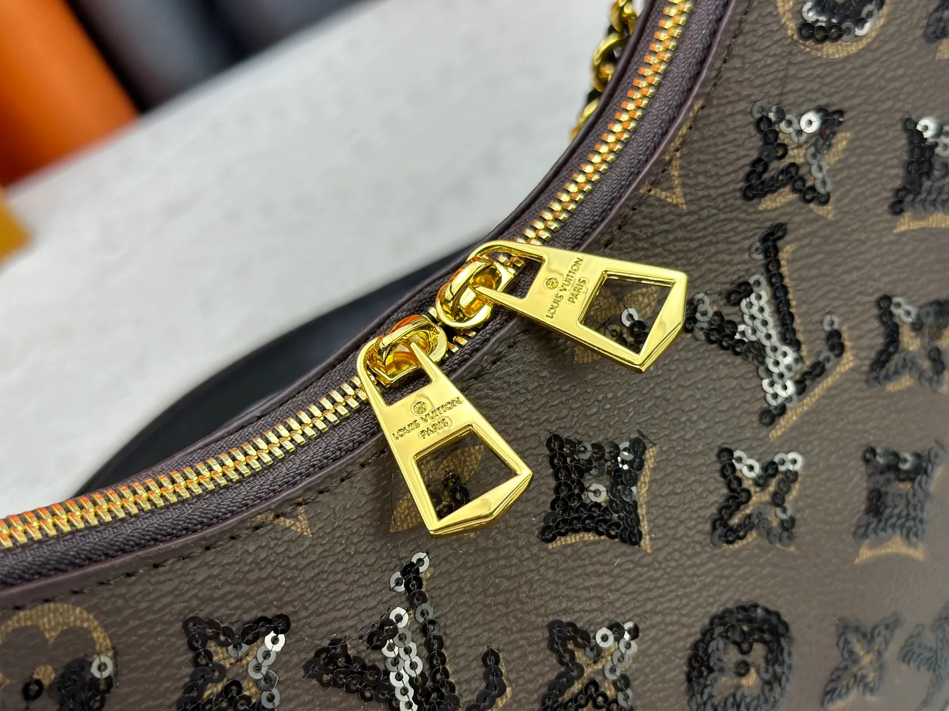 P360 Upgraded original M13224 M12930 M45832 M45831 Chain bag croissant series KOREA PRE-LAUNCH handbag This season's Boulogne bag uses Monogram Amprent leather material to reinterpret a symbolic design that can be used in multiple ways. Like existing designs made of canvas, various styles of items can be produced. Internal flat pocket that can store large-sized smartphones. A new version with a braided chain woven with gold hardware that creates a high-class and strong atmosphere. 16 x 9.5 x 29 cm.