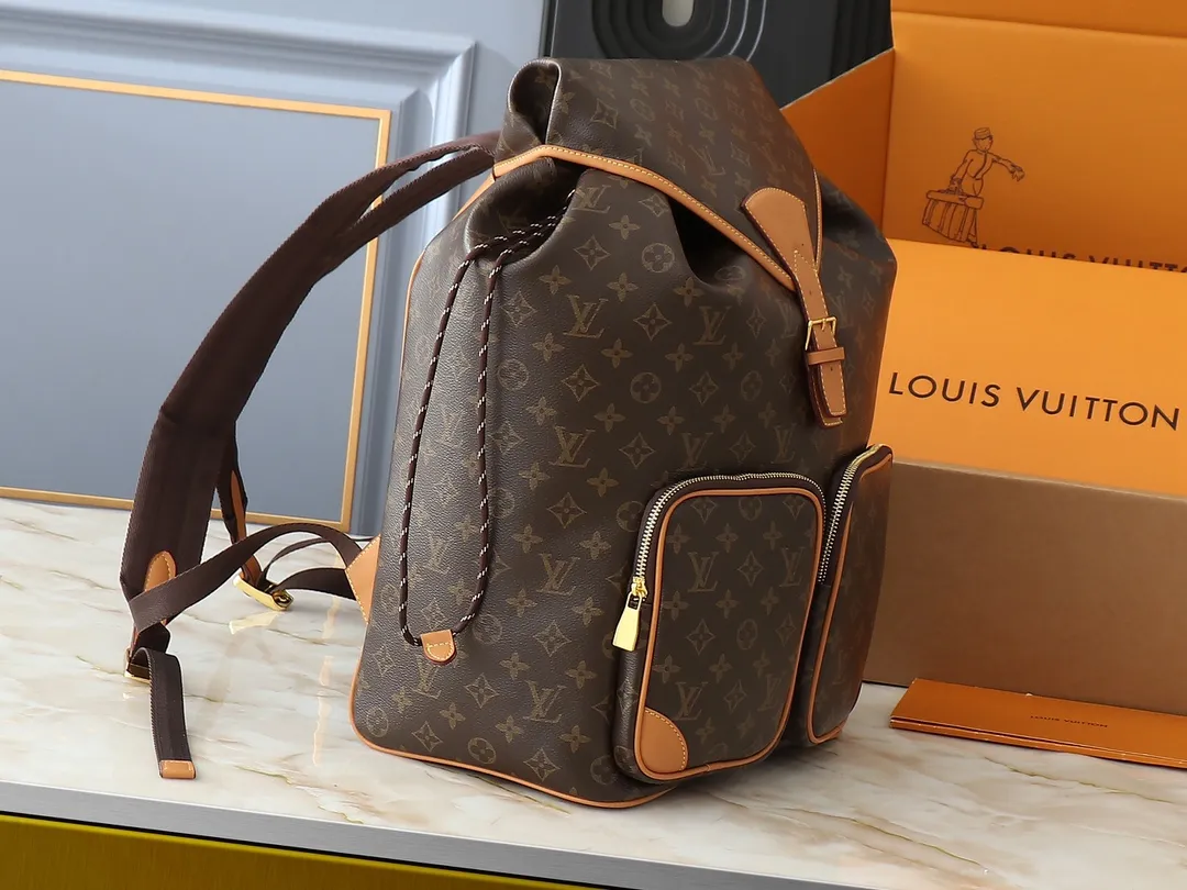 💰320💰Upgraded from the original M14015 M14198. This Montsouris Cargo backpack is practical and classic, with the iconic Monogram pattern, revealing the look and feel of Monogram canvas. Featuring a rounded silhouette, drawstring closure and comfortable shoulder straps, front pockets breathe new life into the iconic design. Dimensions: 34.0 x 40.0 x 17.0 cm (length x height x width)