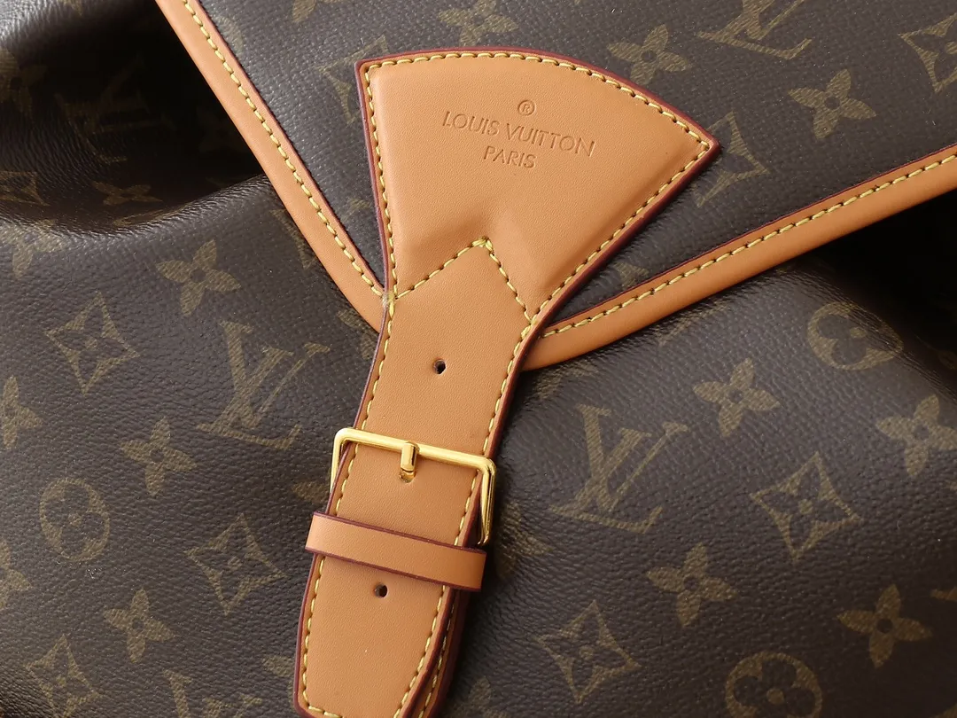 💰320💰Upgraded from the original M14015 M14198. This Montsouris Cargo backpack is practical and classic, with the iconic Monogram pattern, revealing the look and feel of Monogram canvas. Featuring a rounded silhouette, drawstring closure and comfortable shoulder straps, front pockets breathe new life into the iconic design. Dimensions: 34.0 x 40.0 x 17.0 cm (length x height x width)