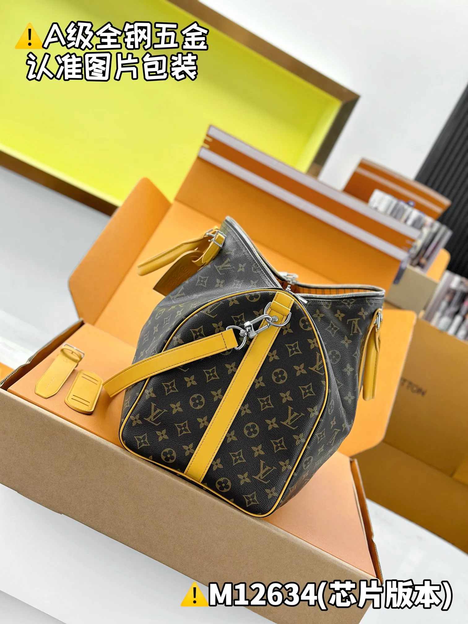 Internal price is P2,000. M12634 [Original leather, all steel, chip version with full set of counter packaging] KEEPALL BANDOULIÈRE 50 travel bag This Keepall Bandoulière 50 travel bag is made of Monogram Macassar canvas with bright top handles, detachable shoulder straps and leather nameplates, and is inspired by the brand's original hard box with a striped fabric lining. 29 x 23 x 50 cm (height x width x length)
