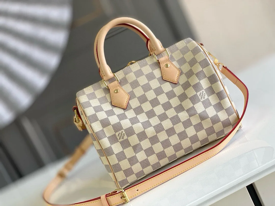 💰760 Top Original N41374 SPEEDY 25 Handbag (With Shoulder Strap) As a representative work of classic design, the Speedy 25 handbag shows full fashion sense whether it is carried cross-body, shoulder or handheld. Fresh and soft Damier Azur canvas adds a special touch. Detailed Features 25 x 19 x 15 cm (Length x Height x Width) Shiny gold-tone brass hardware and padlock Lockable double zipper closure Internal pocket D-ring for keys and accessories Soft fabric lining Shoulder strap: removable, adjustable Strap half-length: 46.5 cm Strap half-length adjustable to: 55.0 cm Handle: Double handle