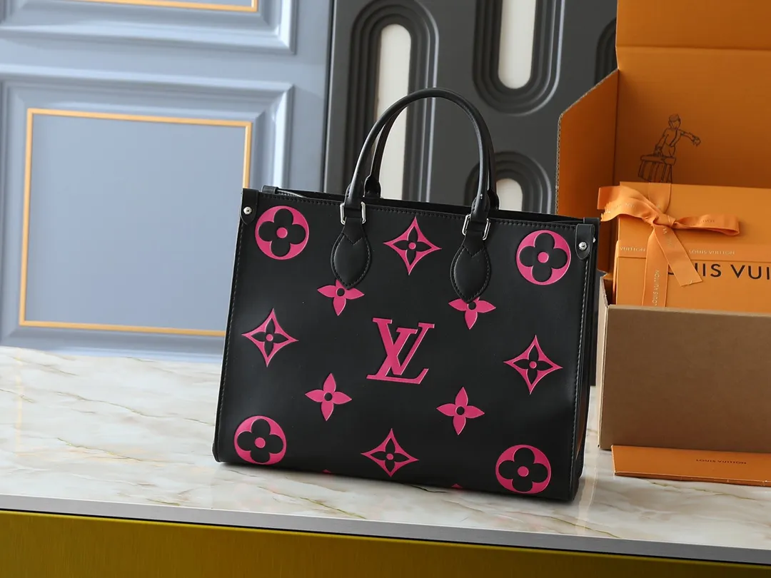 💰240💰Upgraded original M46833 ONTHEGO medium handbag M46834M45595 all black M45494 apricot print 45495 black print 45496 white print M46286 pink Monogram is a full leather embossed silk screen white and purple mommy bag shopping bag oo[Handshake][Handshake] The pattern is printed and dyed first and then embossed, which is softer than grained cowhide Its ample interior can accommodate laptops and other office supplies. The long and short handles are convenient for carrying in the hand or on the shoulder. Size: 34x26x13cm