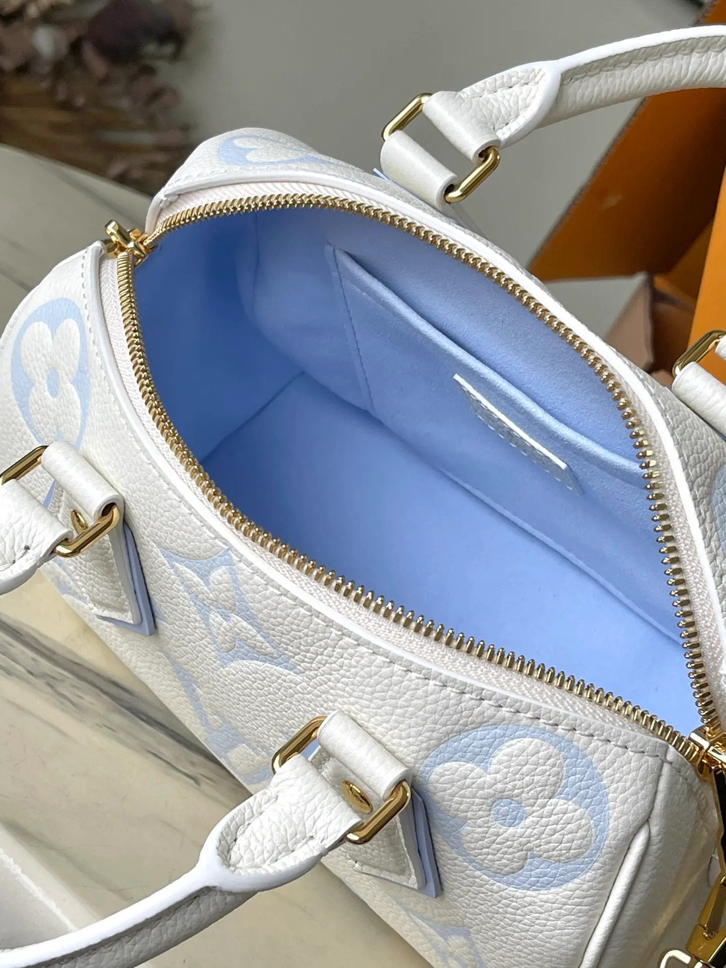 💰1100 (top layer leather) top original order M46883 blue. Support counter inspection. Photos taken of duty-free goods are consistent with the product without unpacking. This product is an exclusive duty-free product in the market and is the highest-end product. Inspection is supported. This product has passed strict inspection and is flawless. Please wear gloves when touching the product. This product is not returnable or exchangeable. Please confirm the product first and then remove the label on the handle. This product is temporarily not open to the public, only regular customers, and is in short supply. Dimensions: 20.5 x 13.5 x 12 cm