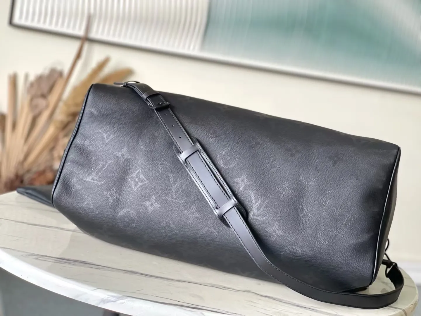 💰1940 (top layer leather) top original order M14022 Speedy P18 Bandouliere 50 handbag is a spacious and luxurious handbag, made of exceptionally soft cow leather and decorated with classic Monogram print, showing a luxurious texture. As one of Louis Vuitton's iconic travel bags, the Speedy 50 handbag has been crafted by Pharrell Williams. The lion pattern is cleverly integrated into the handle fastener, and the Yingze logo plate is inlaid on the inside. Dimensions: 50 × 32 × 29 cm